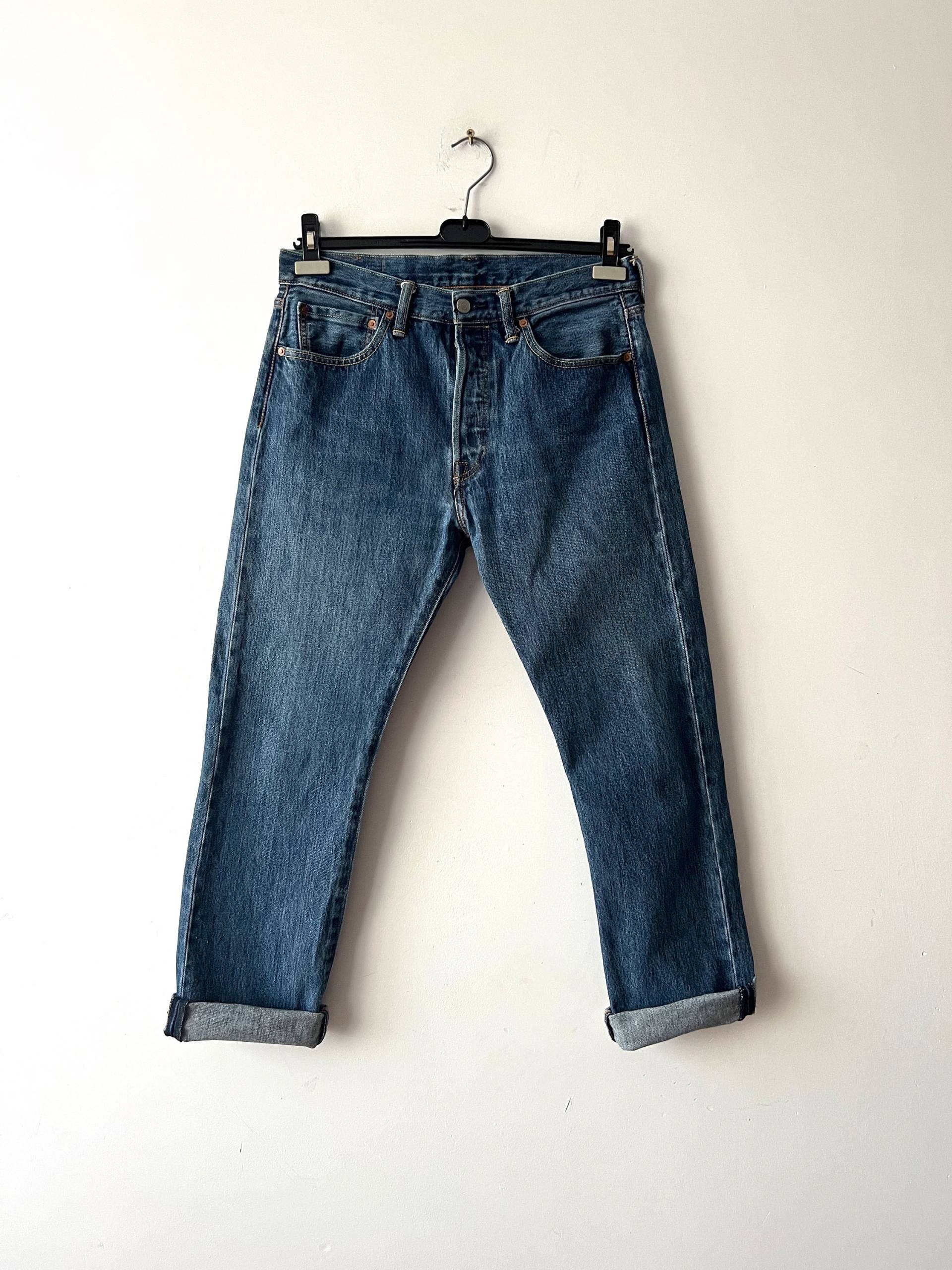 Vintage 501 Levis Strauss Jeans 90Er High Waist Blue Unisex American Boyfriend Tapered Legs Student Fit W32 L30 von VintageSisBro