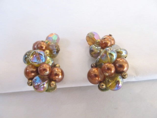 Crown Trifari Ohr Kletterer Ohrringe Mit Glasperlen in Gold Ton Clips Signiert Crown Trifari Ohr Kletterer Ohrringe Mit Glasperlen in Gold Ton Clips Signiert von VintageSpecialThings