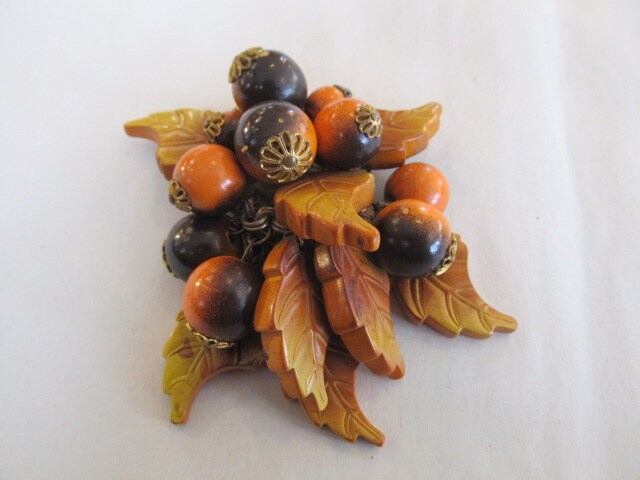 Miriam Haskell Kleiderclip Aus Holz Orange Blätter Und Beeren Frank Hess Wwii Era Miriam Haskell Kleiderclip Aus Holz Orange Blätter Und Beeren Frank Hess Wwii Era von VintageSpecialThings