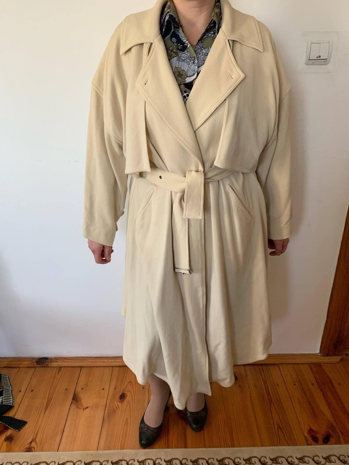 Vintage 80Er-Jahre-Wollmantel. Cremefarbene Damen-Herbstmäntel Xl, Luciano Soprani, Hergestellt in Italien. Plus-Size-Mäntel Für Frauen von VintageSpiritUA