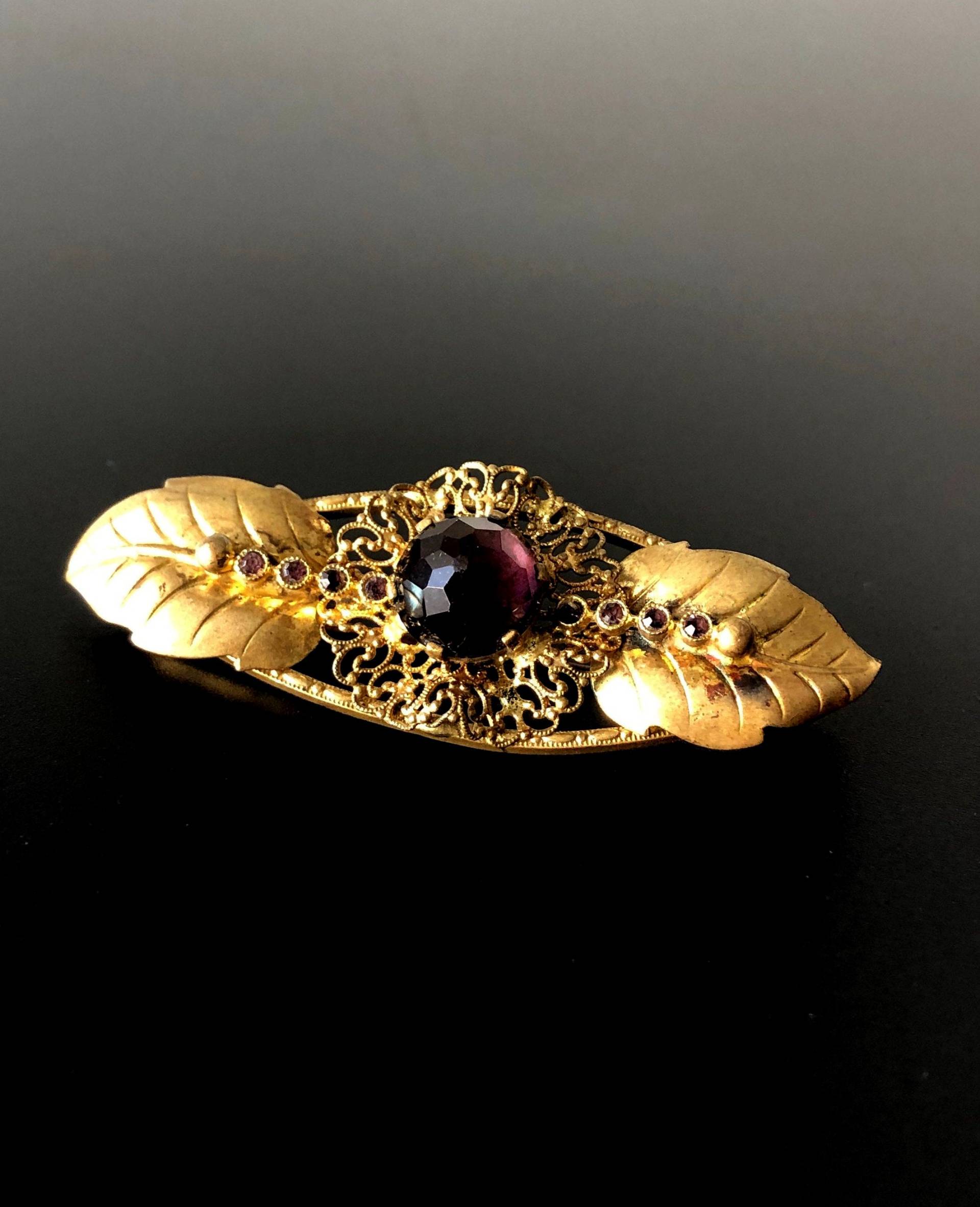 Art Déco Brosche Antike Lila Kristall Und Strass Verzierte 1930S Leicht Mehr Als Schön von VintageStarsParis