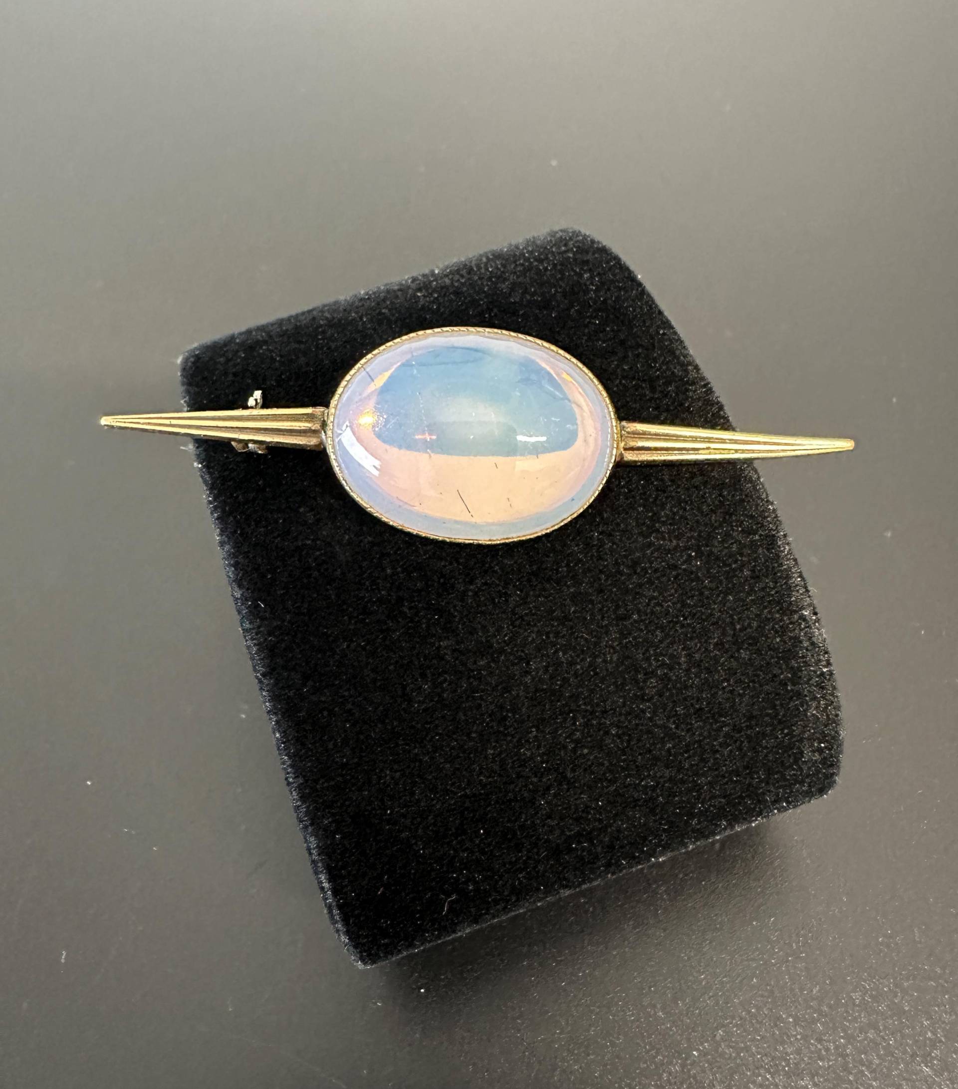 Art Deco Brosche Vintage Faux Opal Glas Cabochon Verzierte Wundervolle von VintageStarsParis