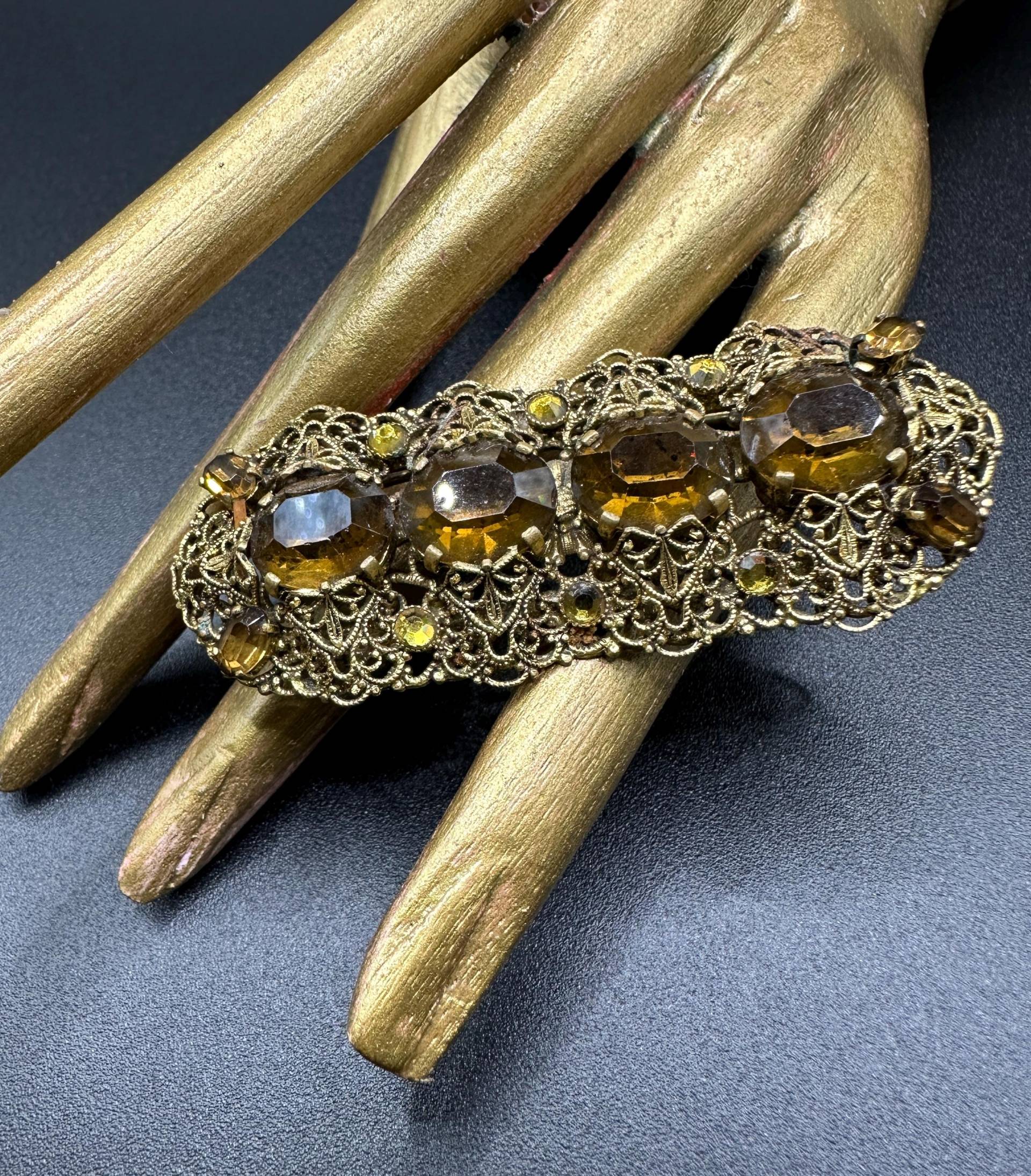 Art Deco Brosche Wundervolle 1930S - 1940S C Verschluss Mit Braunen Kristall Und Strass Steinen, Filigrane Brosche, 6.5 cm Lang von VintageStarsParis