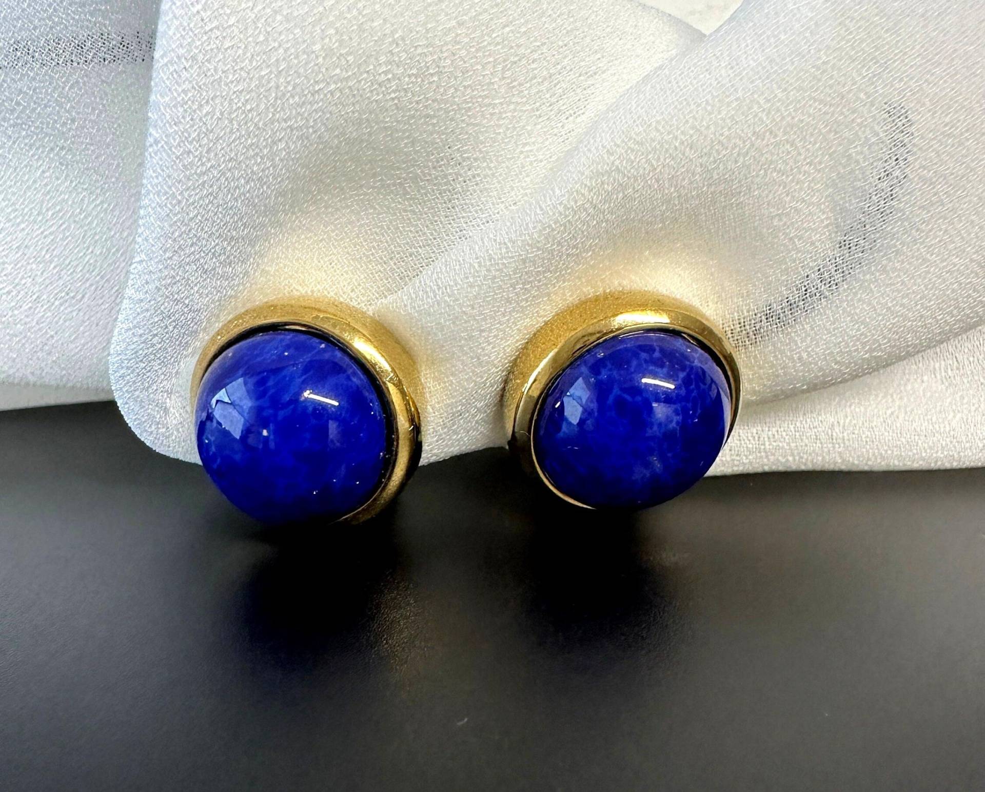 Blaue Glasperlen Ohrclips Zeitlos Schöne, Klassisch Elegante Vintage 1980S Clip Ohrringe, Sehr Gute Qualität, 1.8 cm Ø von VintageStarsParis