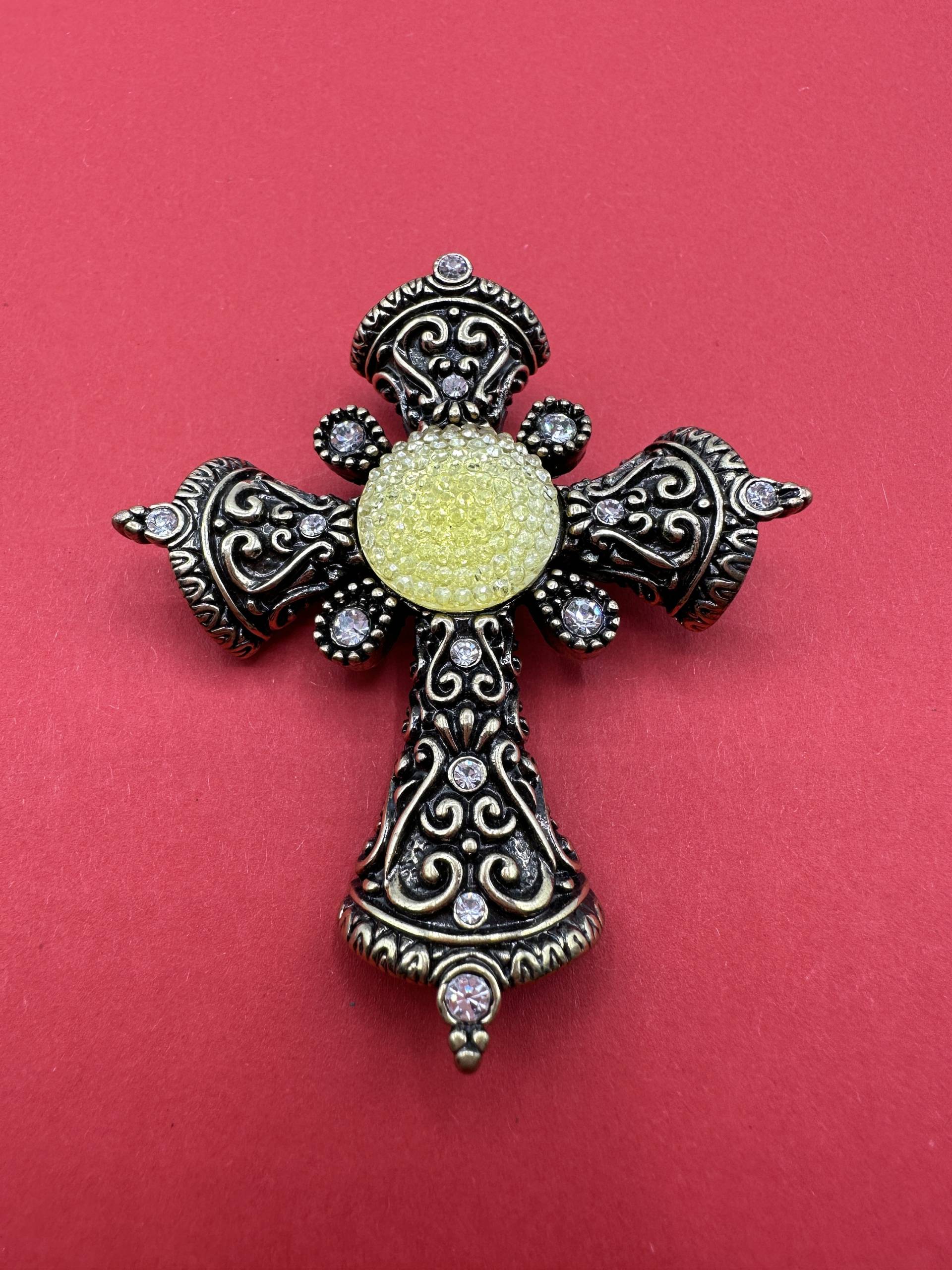 Blickfänger Kreuz Brosche Mit Klaren Strass Und Einem Gelben Lucite Cabochon Verzierte, Hochwertige Vintage Couture 7 cm Lang von VintageStarsParis