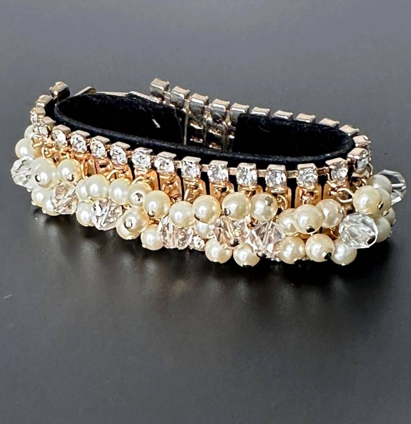 Cha-Cha Armband Vintage 1960S Cocktail Party Glamour Mit Weißen Glasperlen Und Klaren Strass Steinen von VintageStarsParis