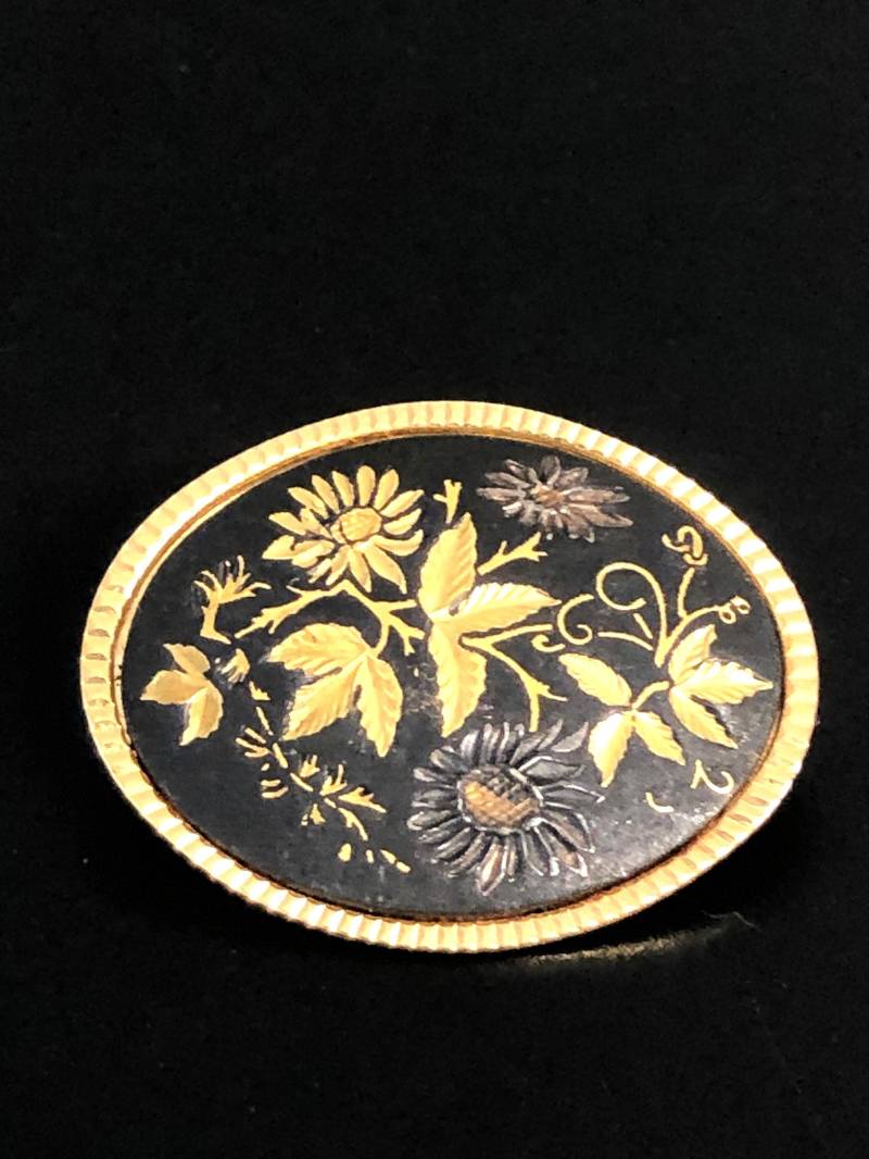 Damaszierte Gänseblümchen Brosche Wunderschöne in Handarbeit Detailliert Damaszierte, Vergoldete Vintage 1950S Feldblumen von VintageStarsParis