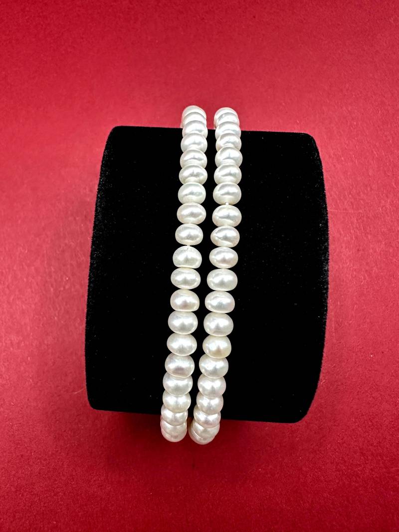 Echte Perlen Armband Vintage 1980S Weiße Verziertes Zweireihiges Elegantes Perlenarmband, Klassisch Zeitlos Schön von VintageStarsParis