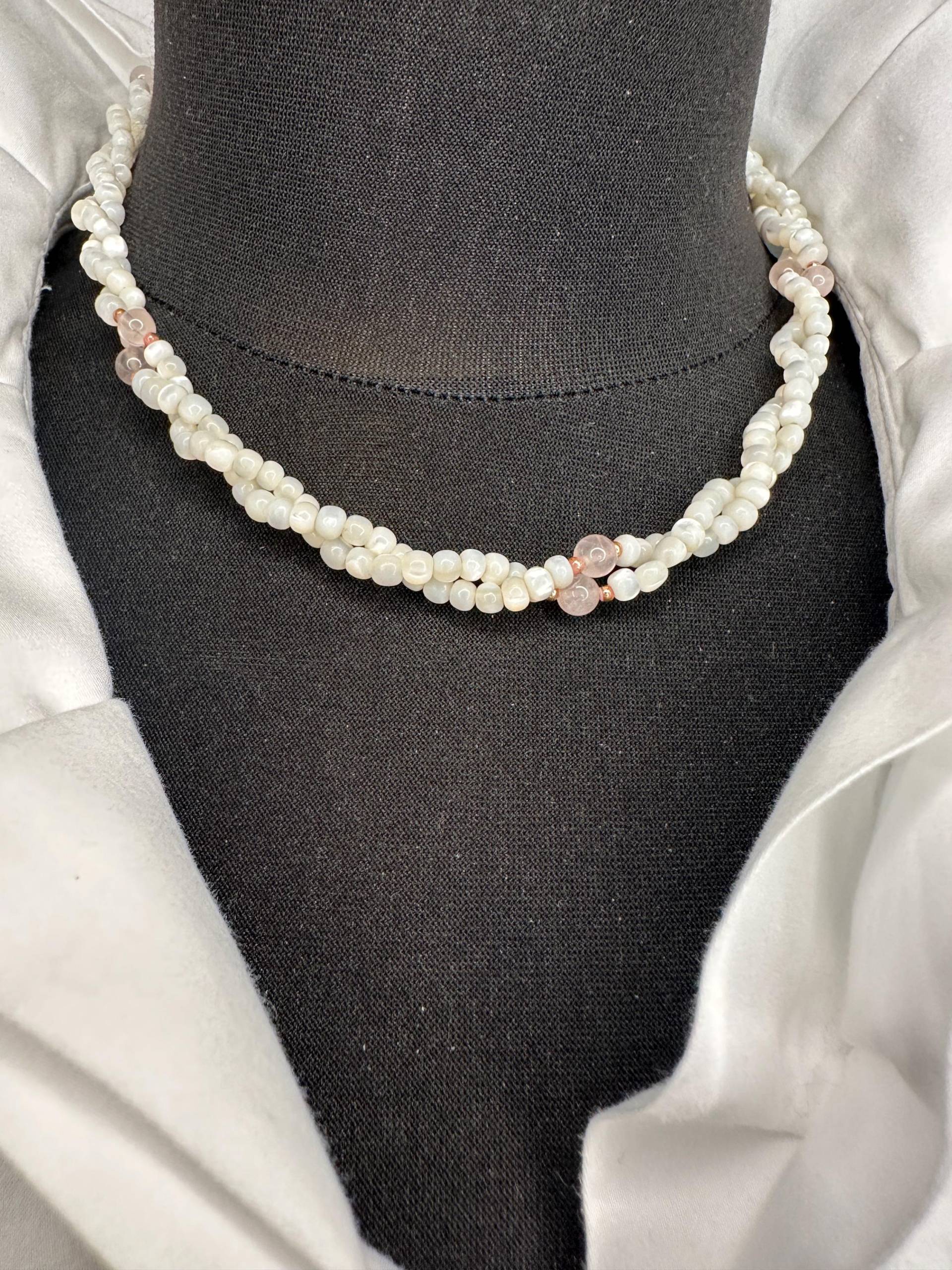 Echte Perlmutt Halskette Sehr Schöne Vintage 1970S Und Rosenquarz Perlen Verzierte Collier Kette von VintageStarsParis