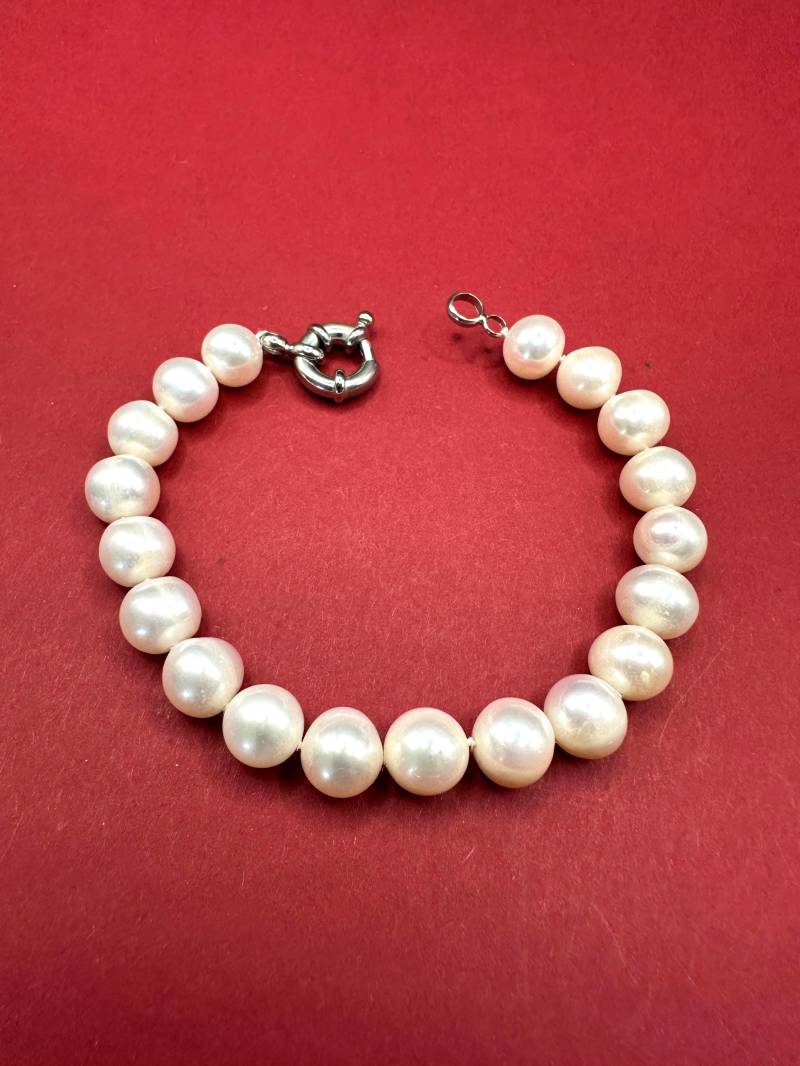 Echtes Perlen Armband Weiße Echte Zuchtperlen, 1 cm Ø Große Verziertes Elegantes Perlenarmband, Klassisch Zeitlos Schön Echtes Perlen Armband Weiße Echte Zuchtperlen, 1 cm Ø Große Verziertes Elegantes Perlenarmband, Klassisch Zeitlos Schön von VintageStarsParis