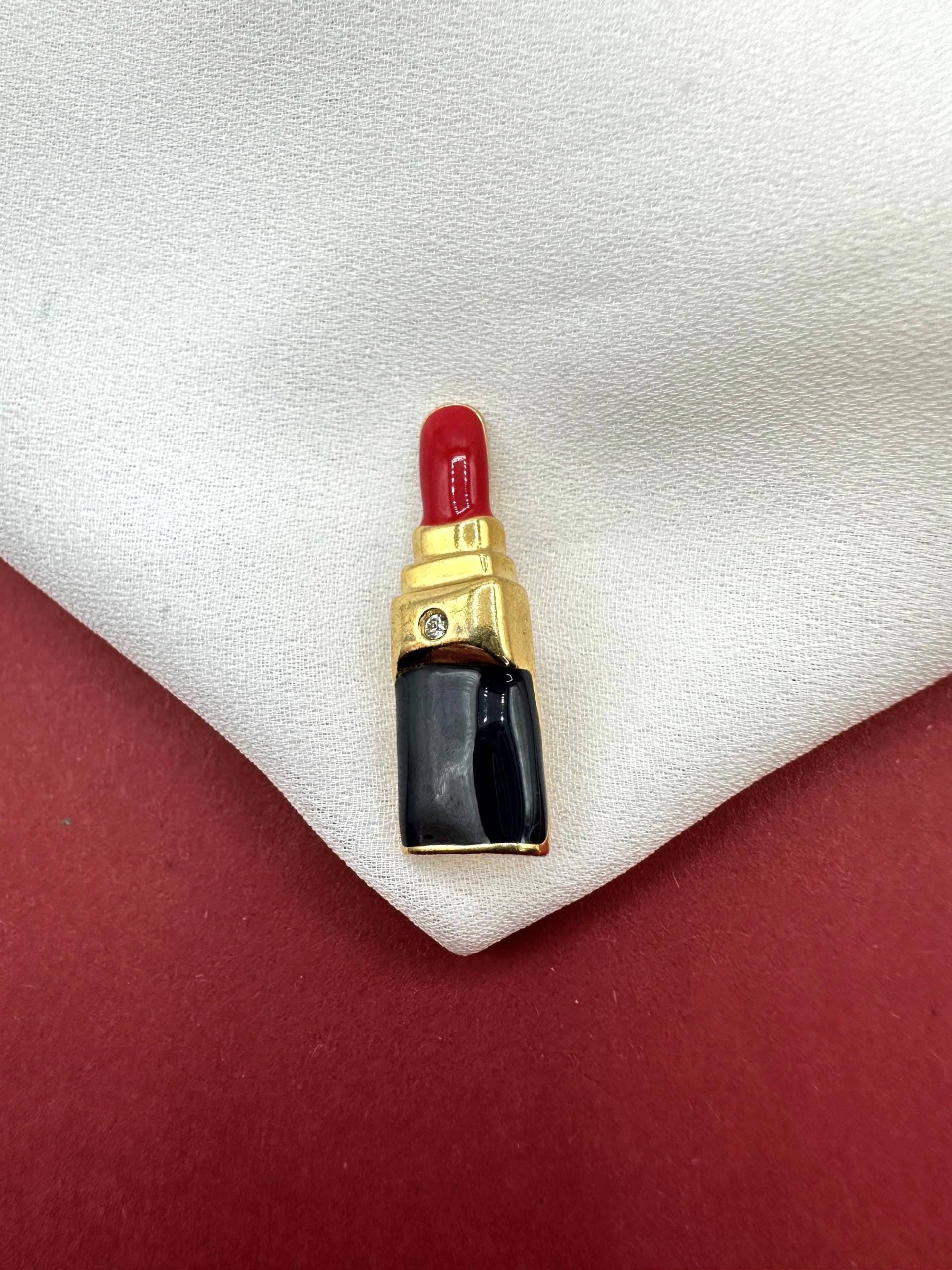 Emaillierte Lippenstift Brosche Hochwertige, Kleine Vergoldete Vintage Mit Einem Strass Stein von VintageStarsParis