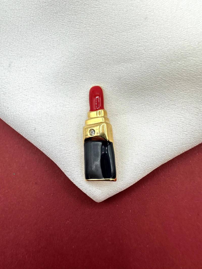 Emaillierte Lippenstift Brosche Hochwertige, Kleine Vergoldete Vintage Mit Einem Strass Stein von VintageStarsParis