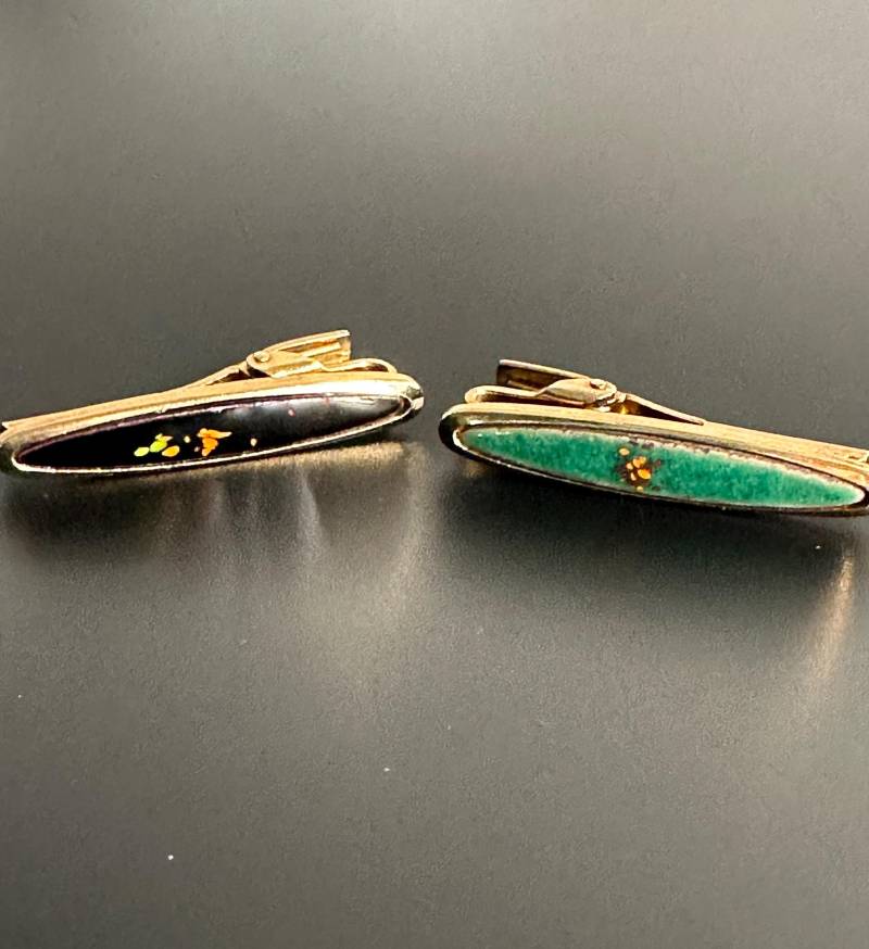 Emaillierter Vintage Krawattenclip 1970S Krawatten Brosche, 2 Stück Schwarz Und Grün von VintageStarsParis