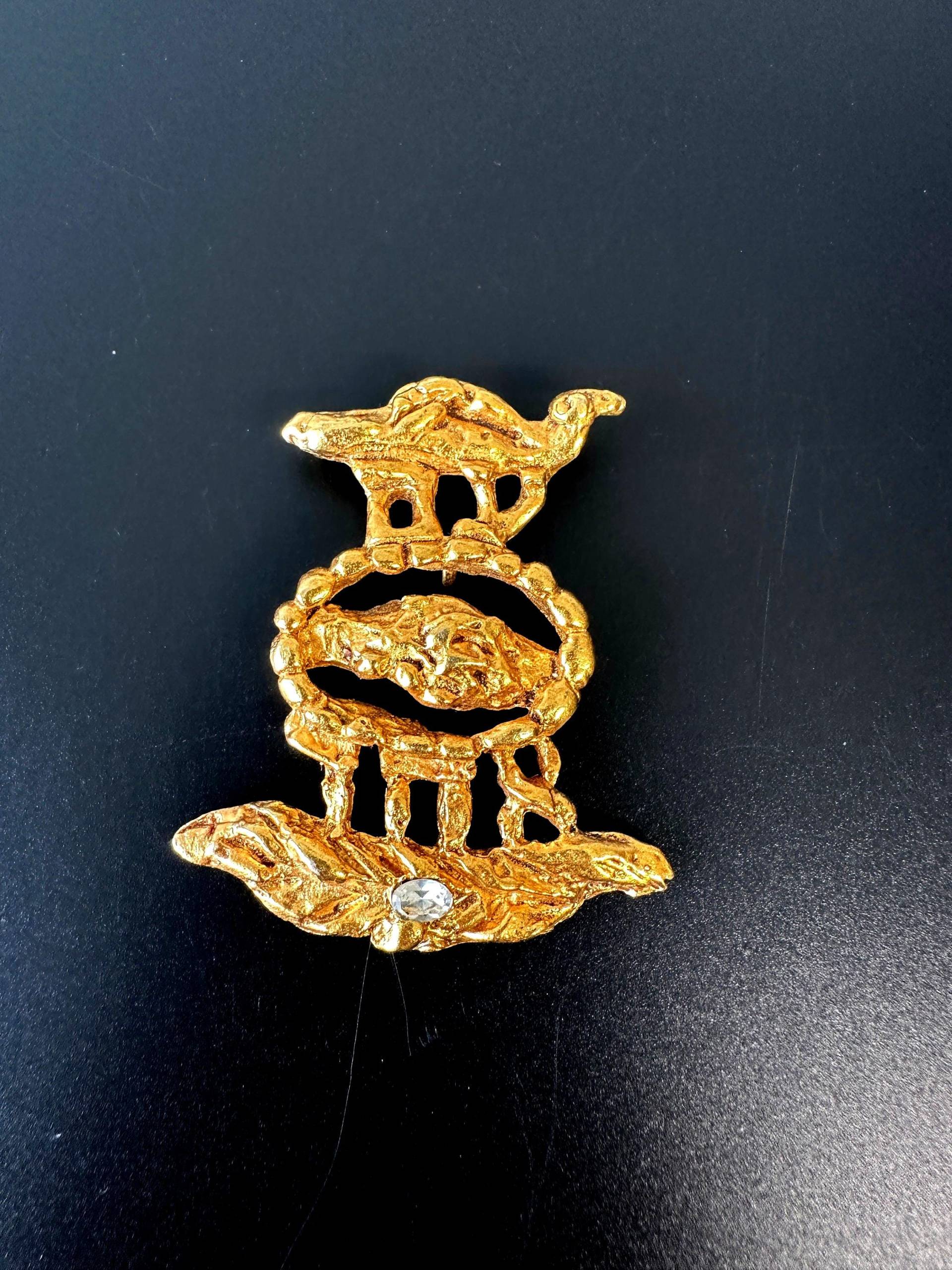 Etrusker Stil Brosche Vintage Etruscan Revival Era Museum's Abbild Vergoldete, Hochwertige, Seltene von VintageStarsParis