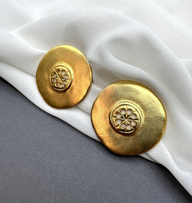 Etrusker Stil Ohrclips Etruscan Revival Design Edel Matt Vergoldete Große Hochwertige Vintage Clip Ohrringe 4.2 cm Ø von VintageStarsParis