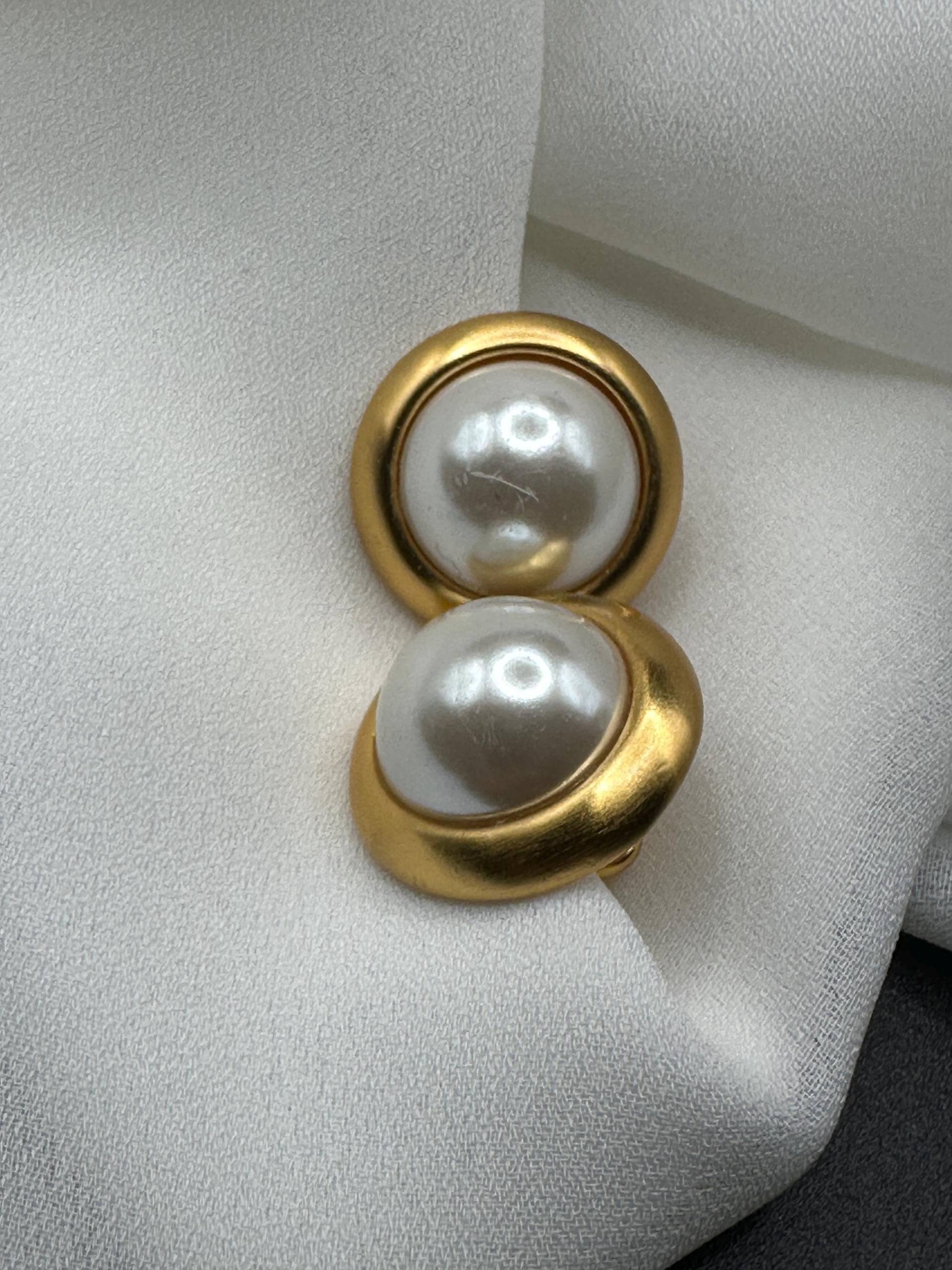 Glasperlen Couture Edel Matt Vergoldete Weiße Verzierte, Hochwertige Vintage Manschettenknöpfe Glasperlen Couture Edel Matt Vergoldete Weiße Verzierte, Hochwertige Vintage Manschettenknöpfe von VintageStarsParis
