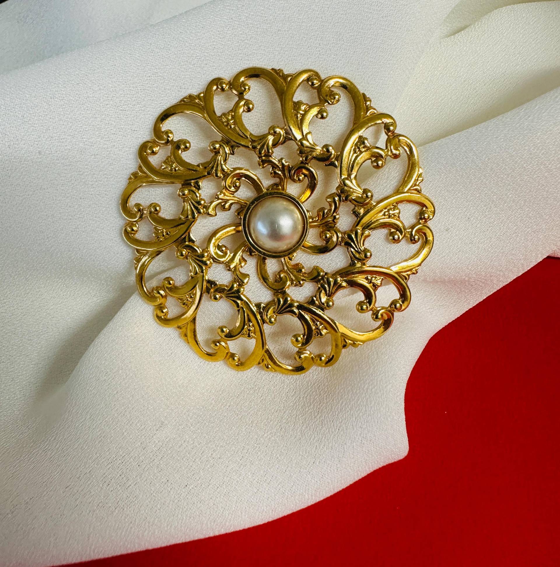 Glasperlen Pin Brosche Für Halstücher, Blusen, Kleider, Jacken 5.5 cm Ø Große, Vergoldete, Vintage 1980S Lilien Verzierte von VintageStarsParis