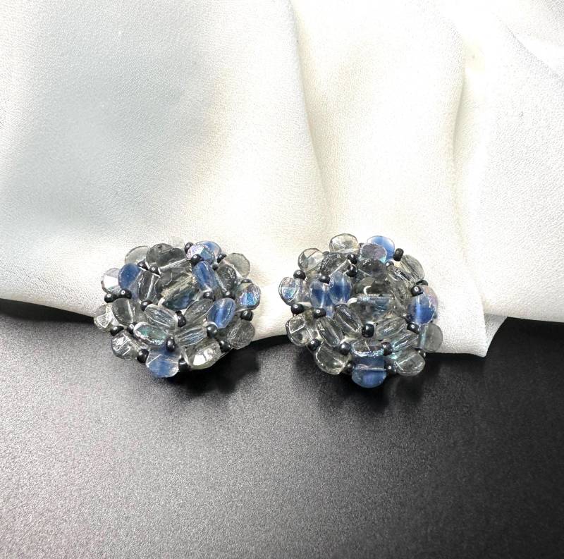 Große Glasperlen Ohrclips Mit Blauen Und Grauen Perlen Aus Glas Verzierte Clip Ohrringe, 3.5 cm Ø, Made in Western Germany Signiert von VintageStarsParis