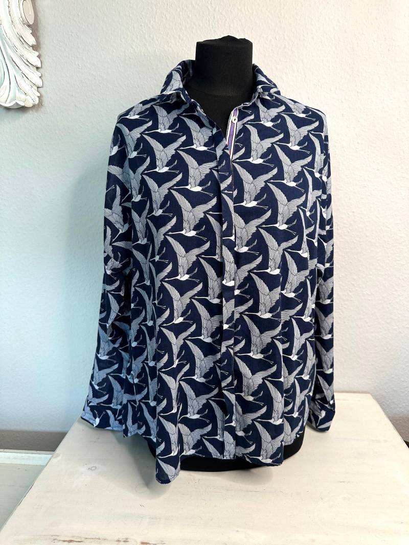 Kranich Vogel Bluse Hauch Leichte Vintage Damenbluse Aus Tencel Dunkelblau Grau Mit Echten Perlmuttknöpfen, 100% Marke Smith & Soul von VintageStarsParis