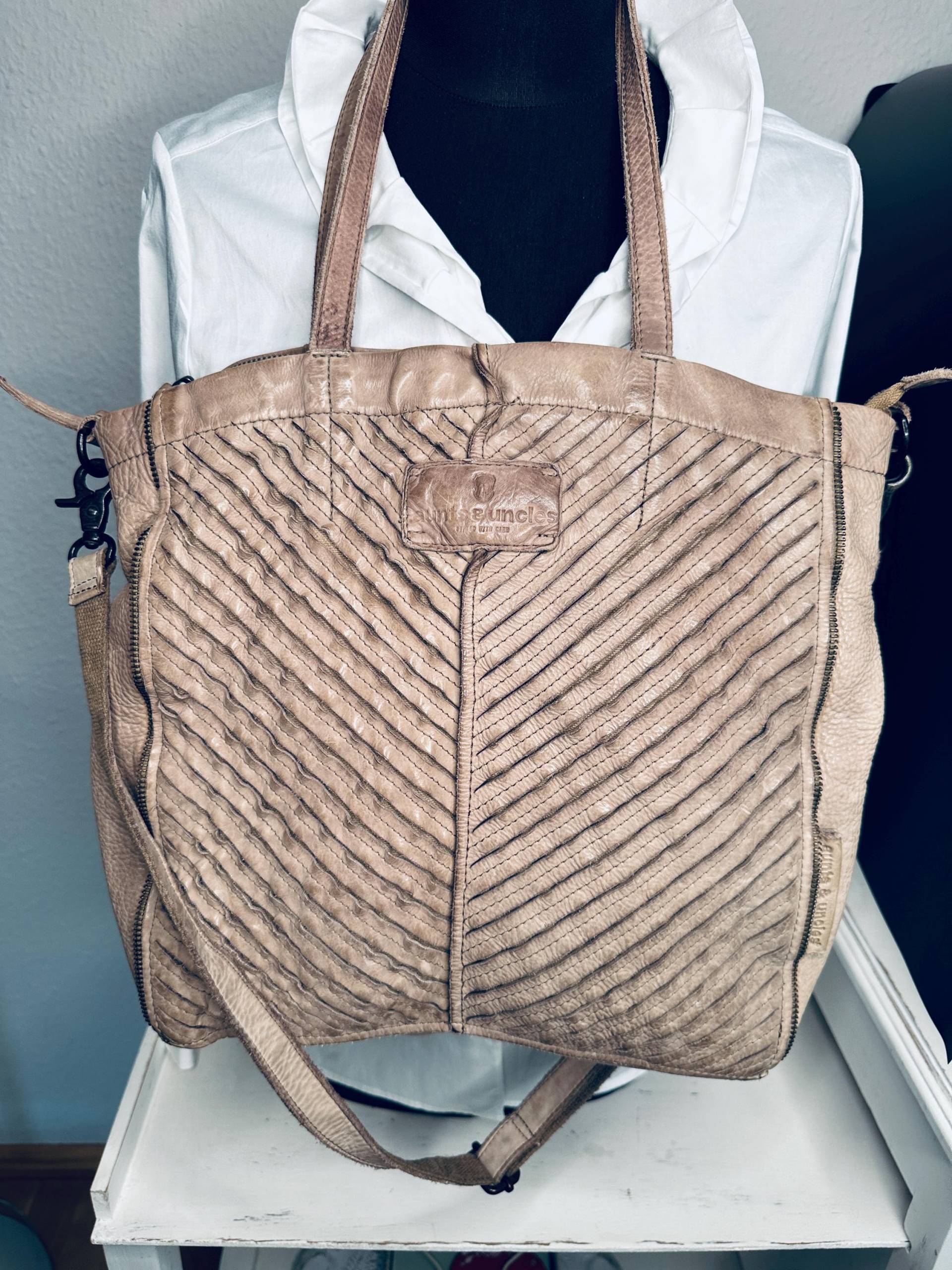 Leder Shopper Umhängetasche Marke Aunts & Uncles Crossbody Vintage Echt Schultertasche in Beige/Taupe Farbe Butterweiches Leder Shopper Umhängetasche Marke Aunts & Uncles Crossbody Vintage Echt Schultertasche in Beige/Taupe Farbe Butterweiches von VintageStarsParis