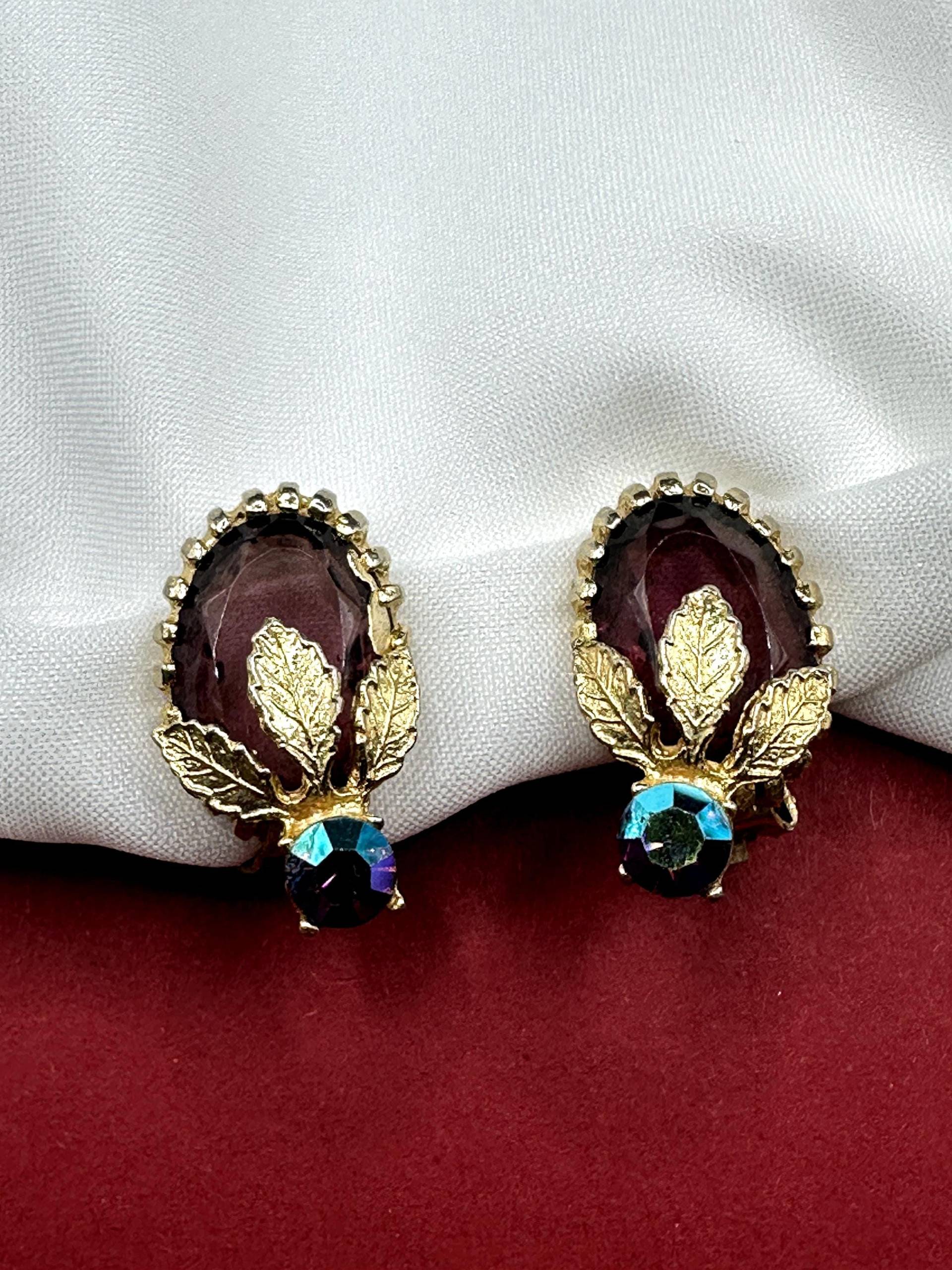 Lila Kristall Ohrclips Wundervolle Original Vintage 1960S Clip Ohrringe Mit Goldenen Blätter Design Und Aurora Borealis Strass von VintageStarsParis