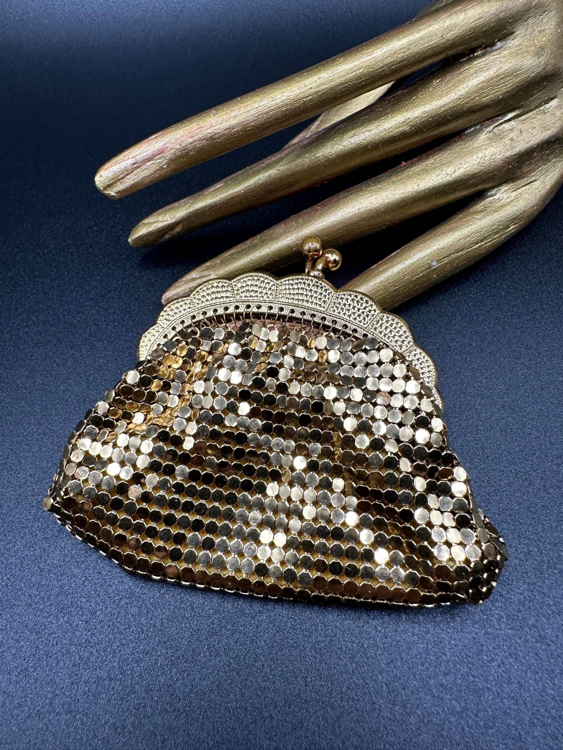 Mesh Glitzer Geldbörse Vintage 1960S Münzbörse Münzen Portemonnaie in Funkelnder Goldfarbe von VintageStarsParis