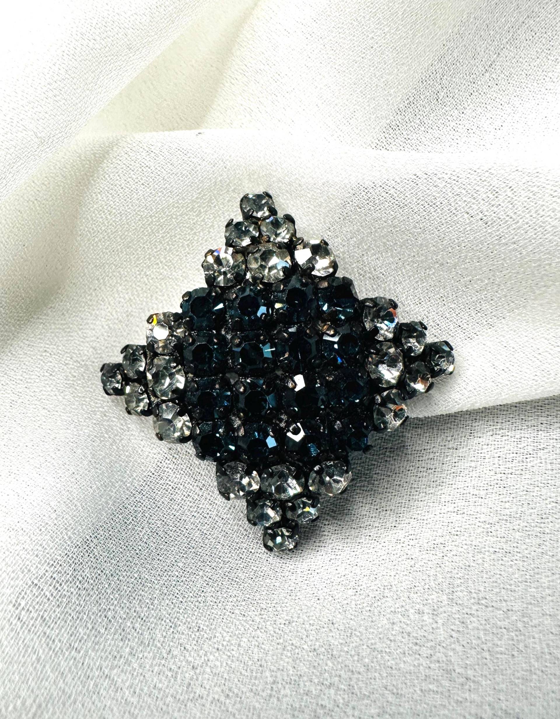 Nachtblaue Strass Brosche, Klare Und Dunkelblaue Verzierte Vintage 1960S Stern 4 cm Ø Einzigartig Schön Schmückend von VintageStarsParis