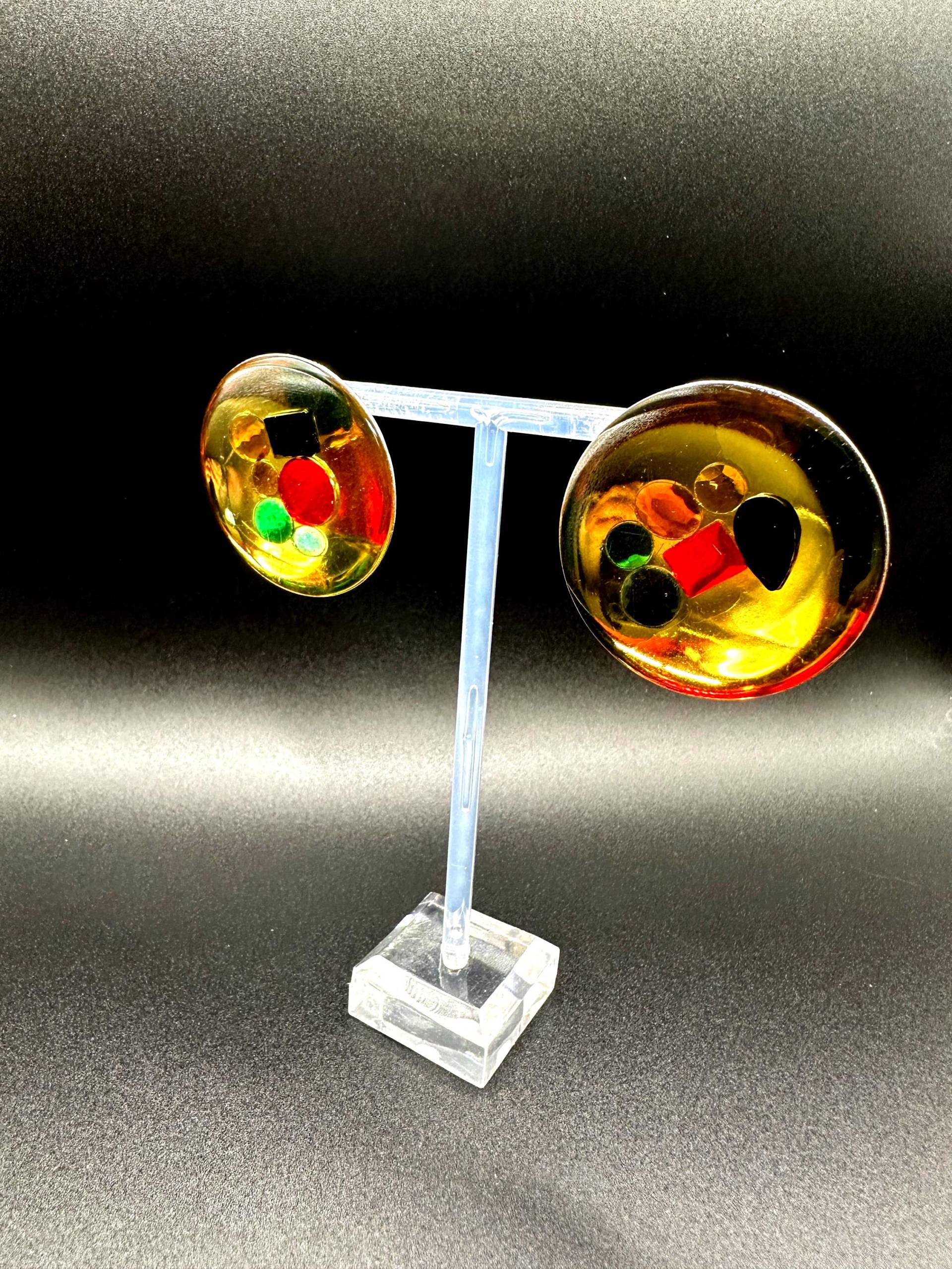 Pucci Era Ohrringe Vintage 1970S Retro Boho Acryl Gefüllte 4.5 cm Ø Große Lucite Ohrstecker Ohrringe, Opulente Blickfänger, Rar von VintageStarsParis