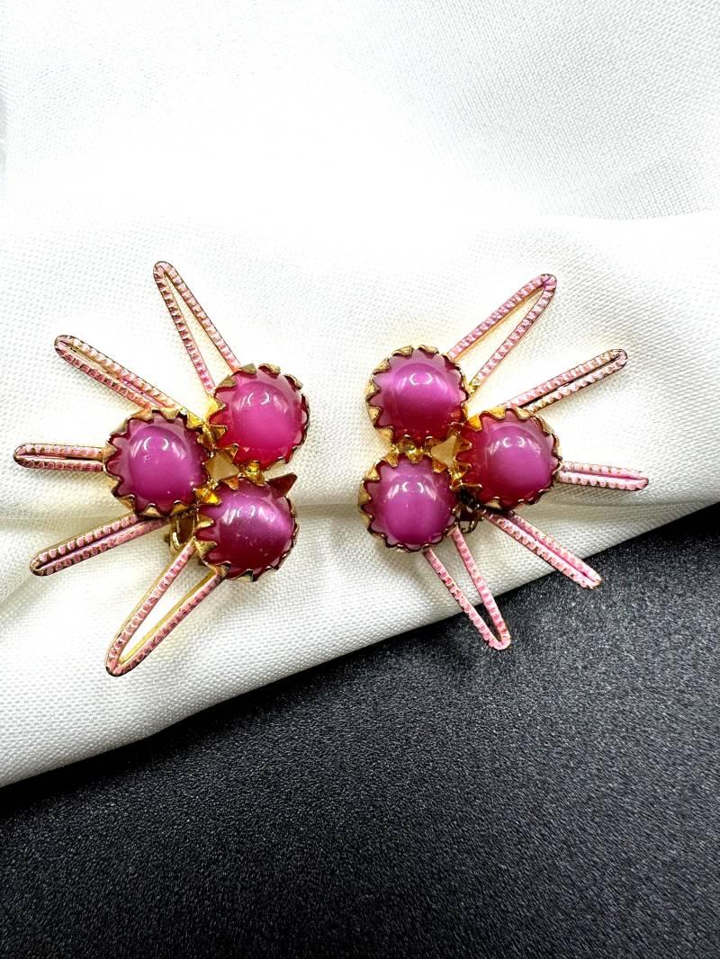 Rosa Satinglas Ohrclips Seltene Vintage 1950S Pink & Rosa Glasperlen Verzierte Sonnenschein Clip Ohrringe, Bezaubernd Schön Schmückend von VintageStarsParis