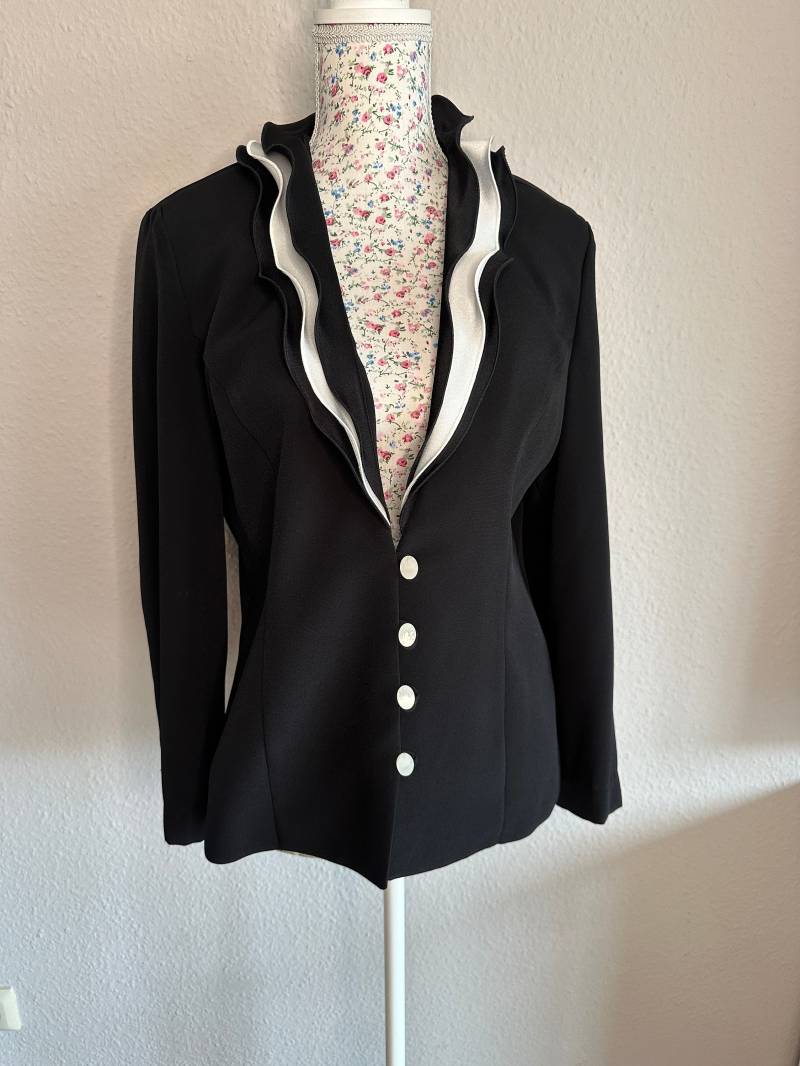 Schwarz Weiße Blazer Damen Jacke Elegant Mit Perlmutteffekt Knöpfen Und Volant Kragen von VintageStarsParis