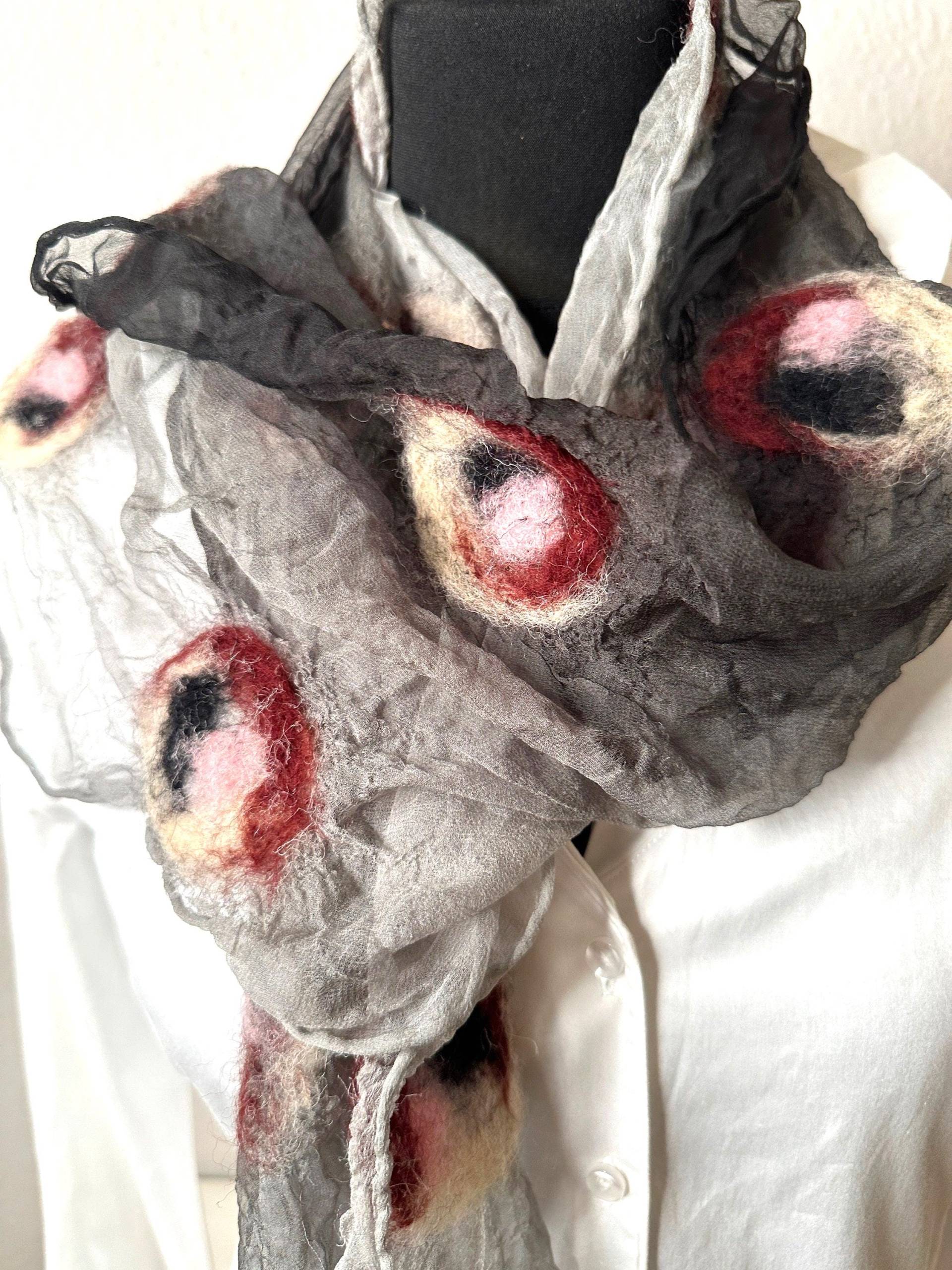 Seidentuch Filz Blüten Halstuch Schaltuch Aus Seide Mit Wundervolle Vintage Handarbeit von VintageStarsParis