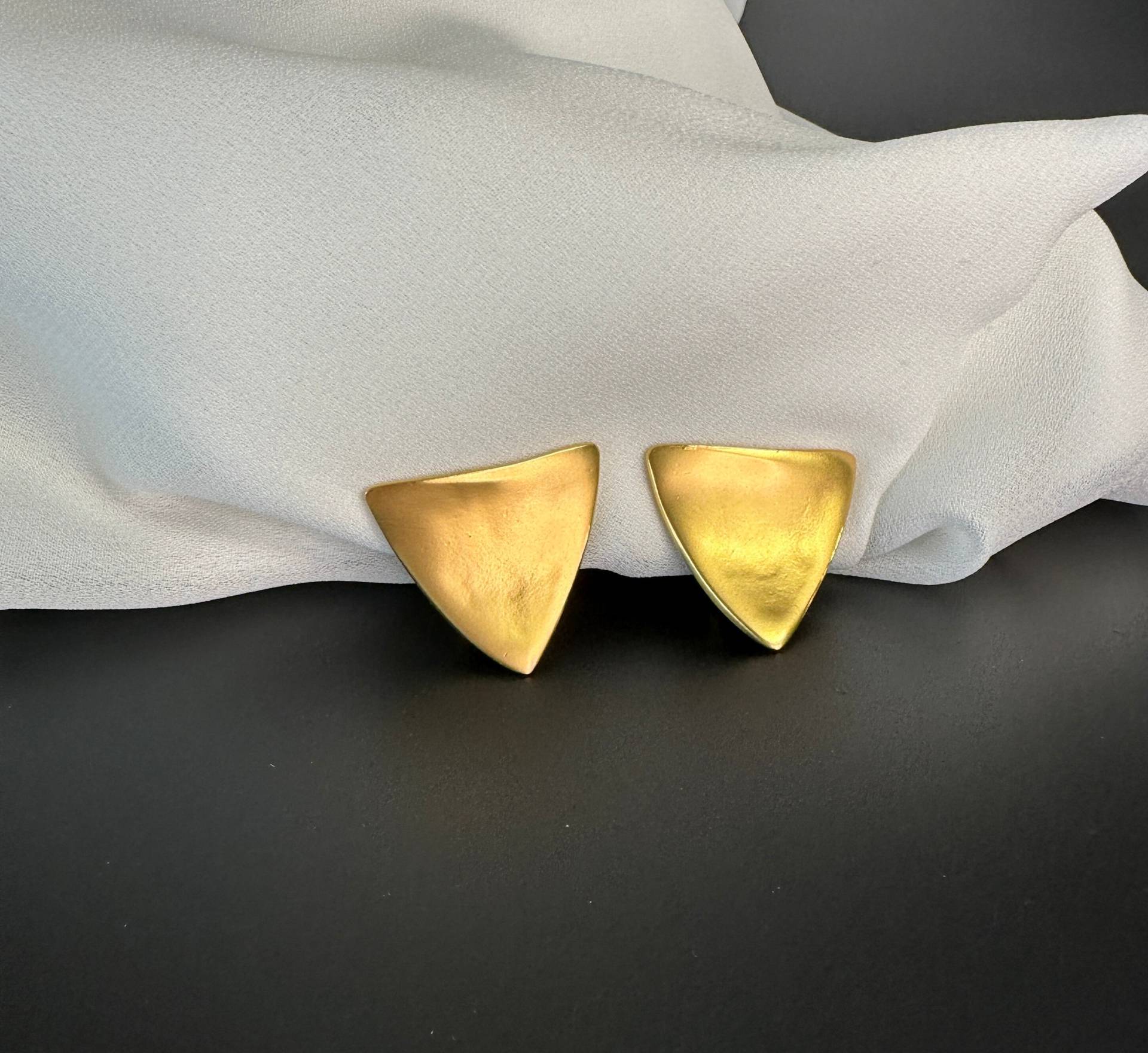 Space Age Ohrclips Edel Matt Vergoldete Vintage 1980S Clip Ohrringe, Wunderschönes Abstraktes Design von VintageStarsParis
