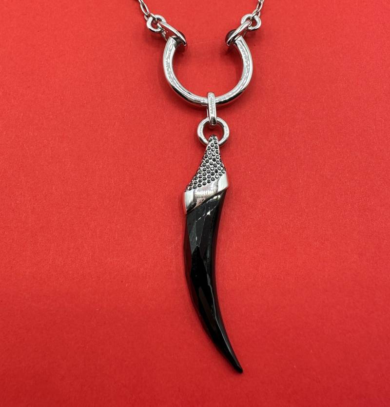 Swarovski Horn Halskette Signierte, Schwarze Kristall Hematit Und Markasit Verzierte Anhänger Kette, Sehr Gute Qualität von VintageStarsParis