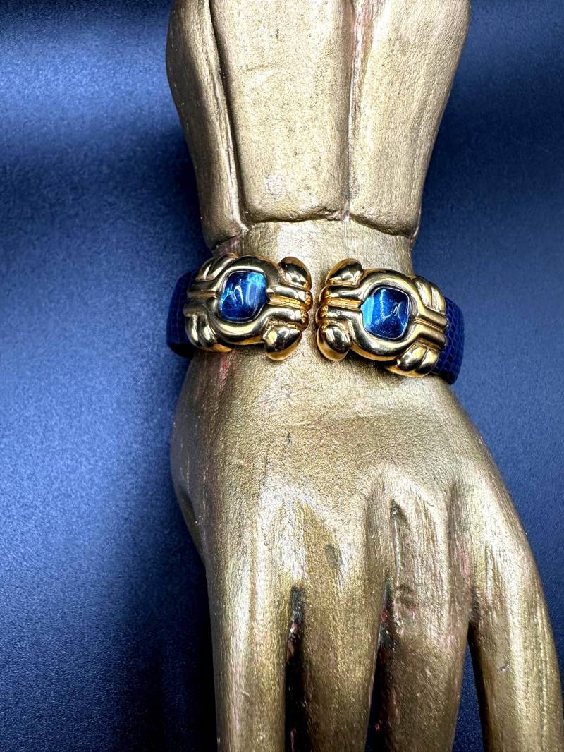 Van Der Bauwede Genevé Armspange Vergoldetes Vintage Luxus Leder Manschettenarmband Echt Lederarmband, Armband Mit Blauen Glas Cabochon von VintageStarsParis