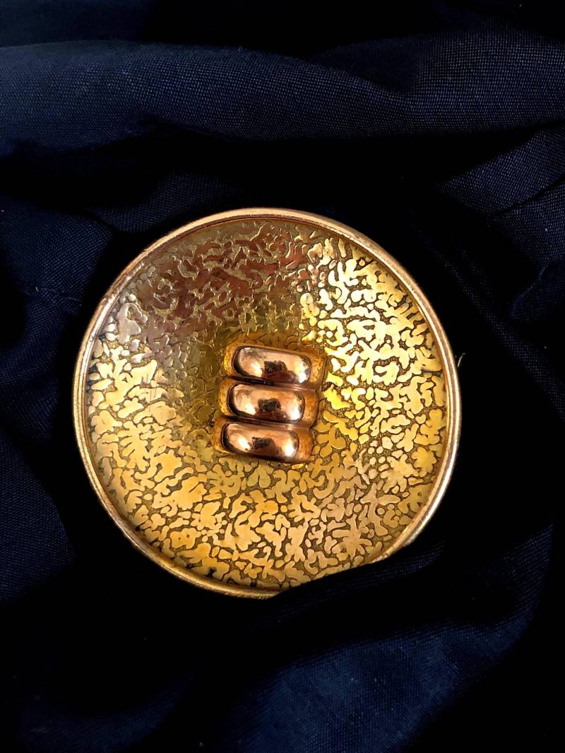 Vergoldete Modernist Brosche Vintage 1960S Mod Jugendstil Design 5 cm Ø Große Seltene von VintageStarsParis