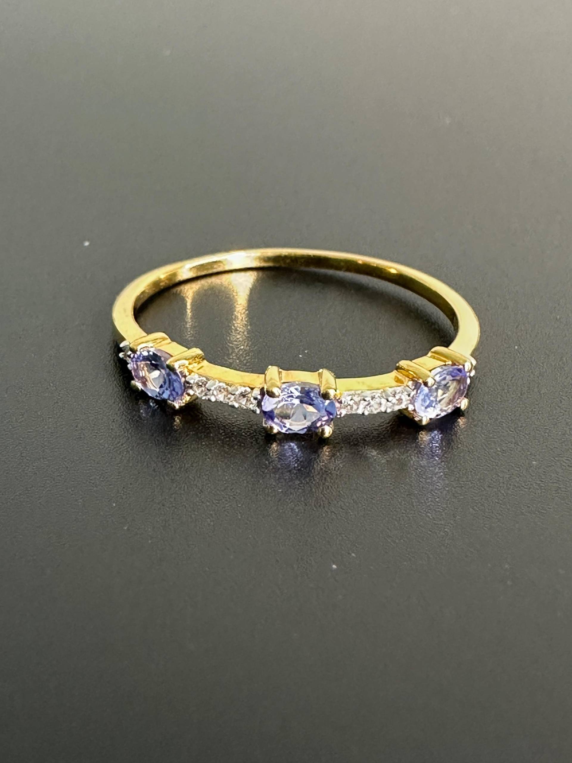 Vergoldeter Sterling Ring 925Er Silber Cz Cubic Zirconia Und Lila Kristalle Verziert von VintageStarsParis