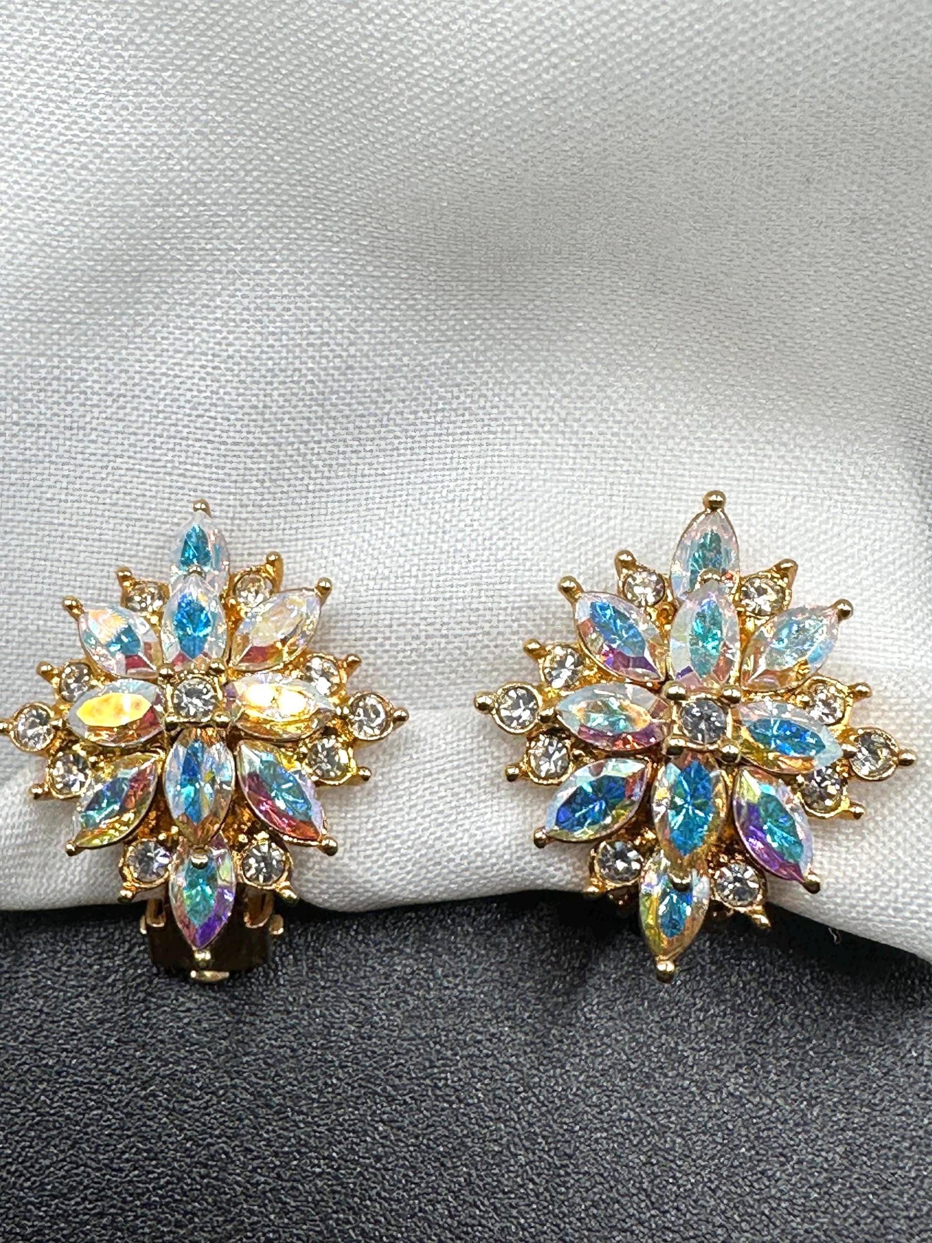 Vintage Eiskristall Ohrclips Fantastisch Funkelnde Aurora Borealis Strass Clip Ohrringe Klassisch Elegant & Festlich Schön .. Ultra Bequem von VintageStarsParis