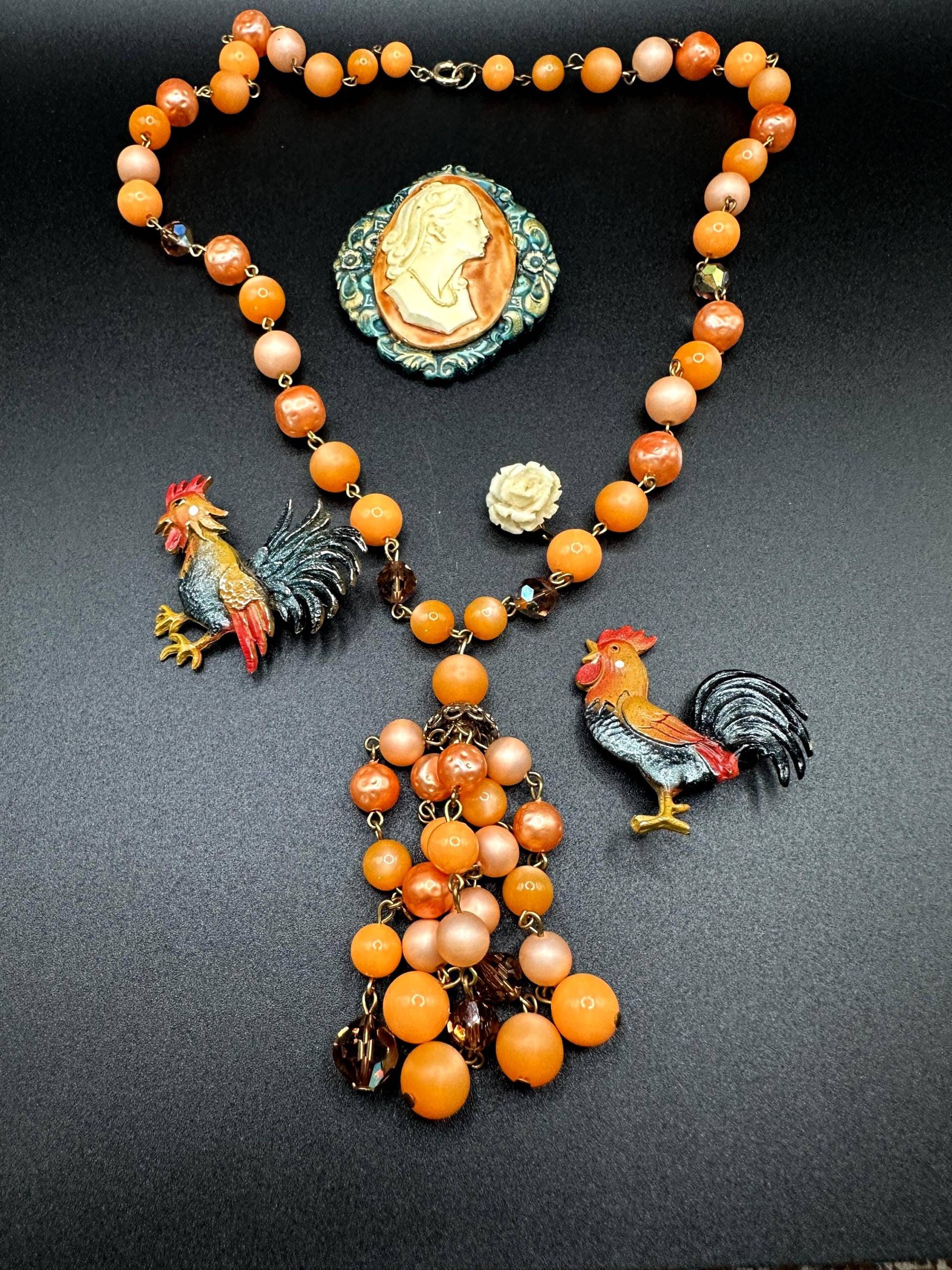 Vintage Lariat Halskette Mit Verschiedenen Broschen, Schmuck Sammlung, Du Bekommst Alle 5 Schmuckstücke Auf Den Foto's von VintageStarsParis