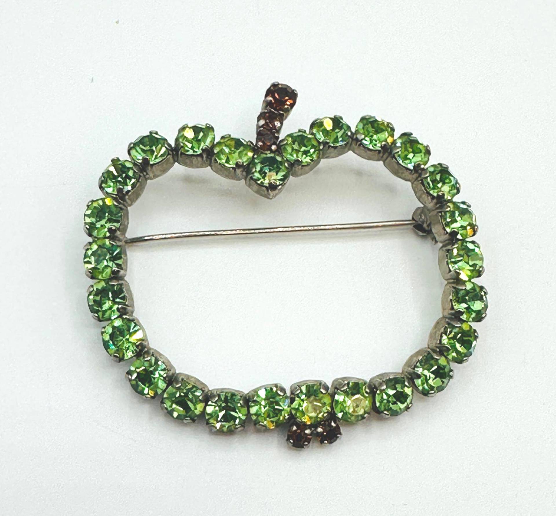 strass Apfel Brosche Vintage Der 1960Er Jahre Wunderschön Funkelnd, Blickfänger Für Den Frühling Und Sommer, 5.5 cm Groß von VintageStarsParis
