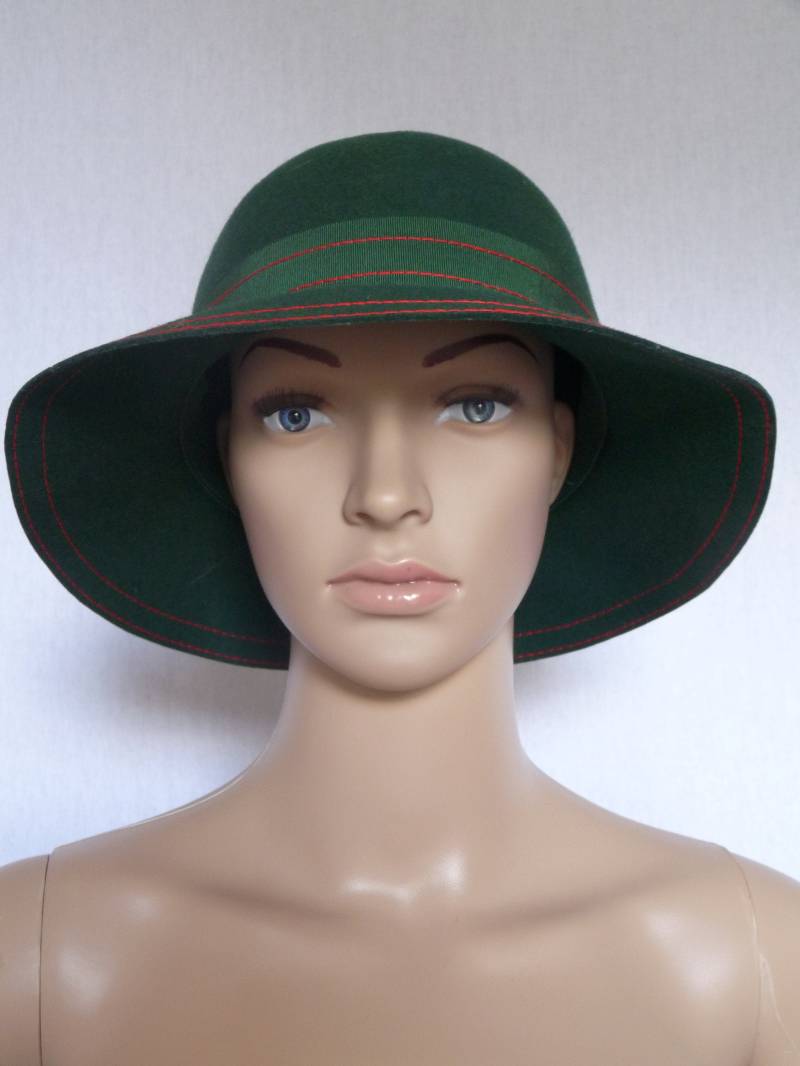 Au Spring Paris - Kieferngrüner Filzhut Aus Reiner Wolle Vintage 70Er Jahre Größe 54/55 cm von VintageStorie