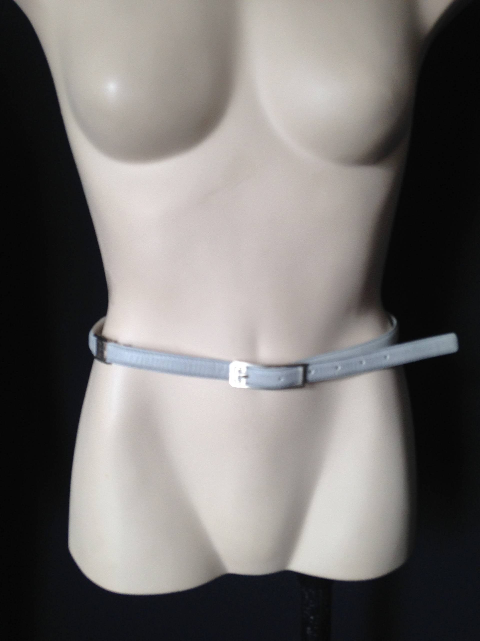 Goutille Paris - Perlgrauer Gürtel Aus Gegerbtem Vintage-Kalbsleder 1960Er Jahre von VintageStorie