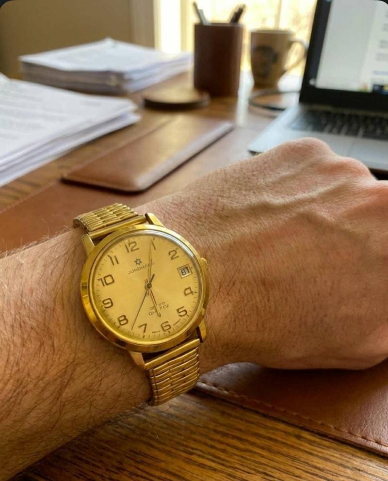 Vintage Junghans Mens Quartz Wristwatch 36 Mm German Made Classic Timepiece Elegant Design Tested Working Collectible Watch von VintageStyleShopDE