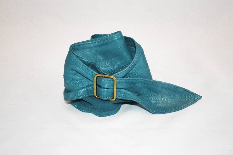 Klassiker Der 1980Er Jahre Calvin Klein Blau Leder Obi Stil Gürtel von VintageSwagChics