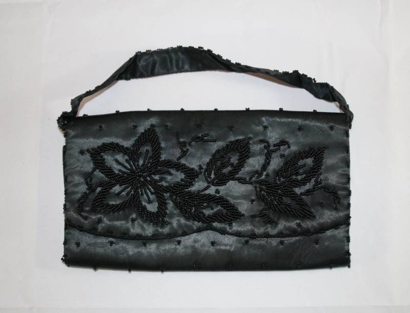 Vintage 60Er Jahre Clutch Mit Schwarzen Satinperlen Vintage 60Er Jahre Clutch Mit Schwarzen Satinperlen von VintageSwagChics