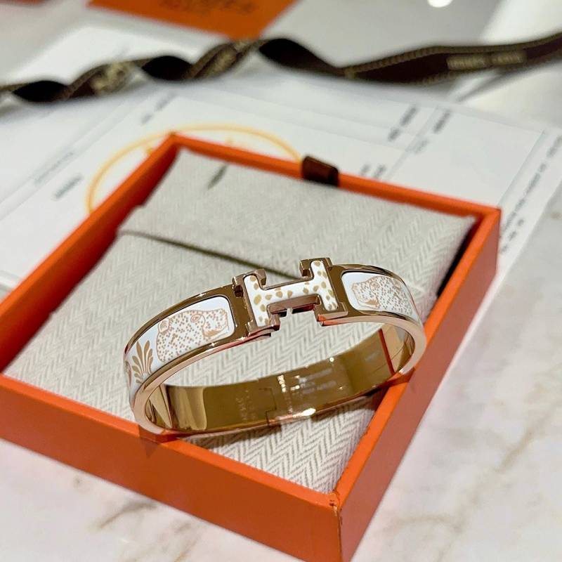 Vintage Hermes Clic H Armband - Leopard Motiv Luxus Designer Schmuck Vintage Hermes Clic H Armband - Leopard Motiv Luxus Designer Schmuck von VintageSwann