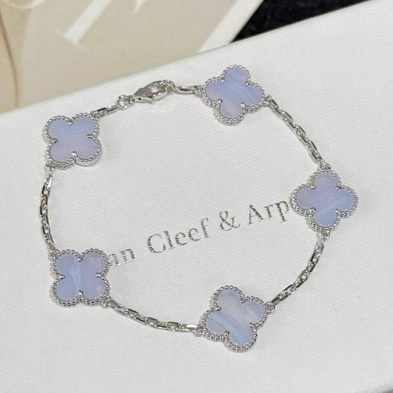 Vintage Van Cleef Und Arpels Alhambra Armband Mit 5 Motiven Geschenk Luxus Tasche Cer Vintage Van Cleef Und Arpels Alhambra Armband Mit 5 Motiven Geschenk Luxus Tasche Cer von VintageSwann