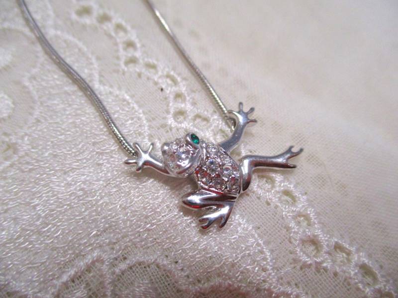 Ausgefallene Halskette Mit Anhänger Frosch Ex Magnetschmuck Rhodiniert 44 cm von VintageTausendSchoen