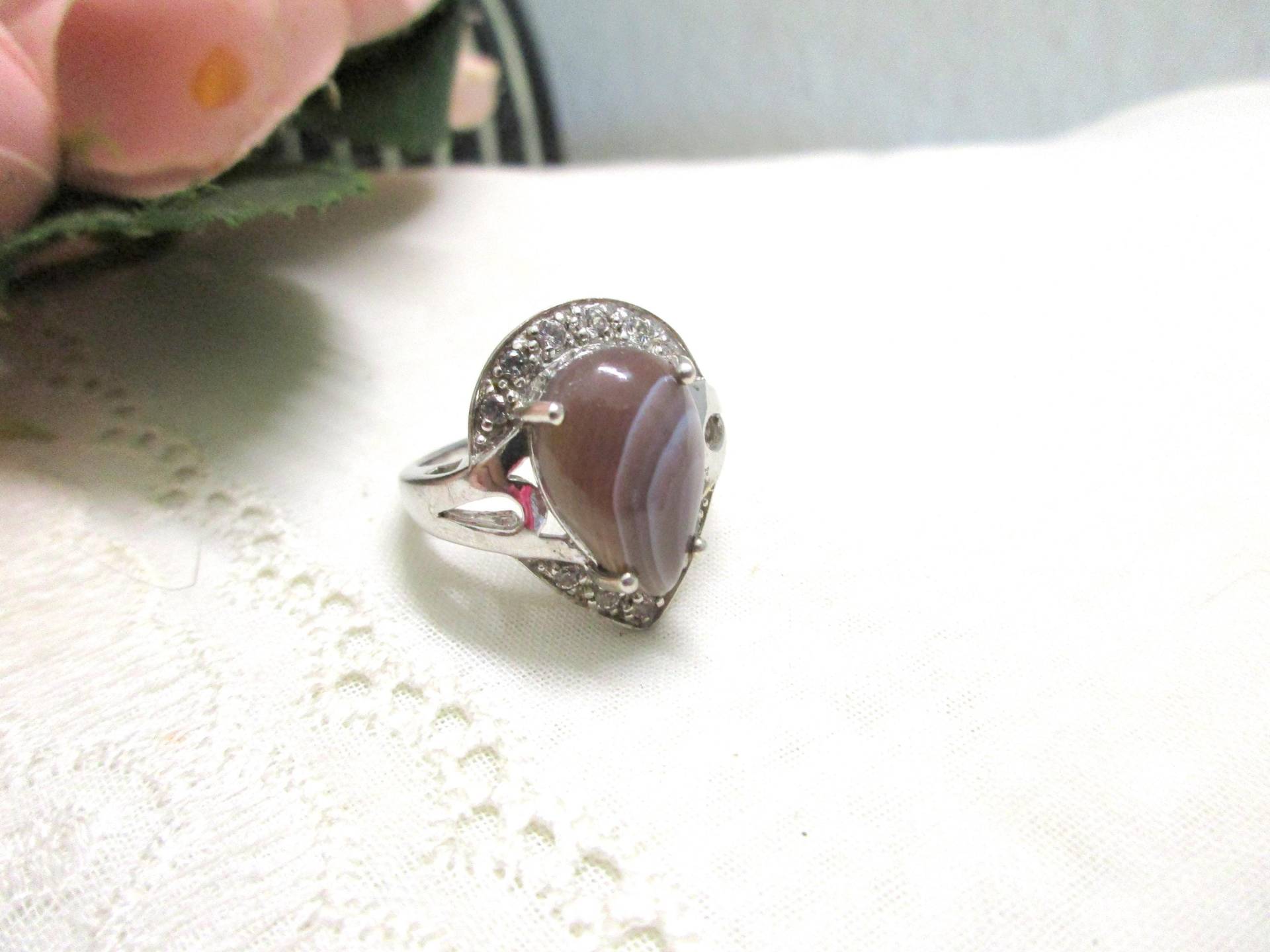 Auwändig Gestalteter Großer Silberring Mit Marmoriertem Braunem Achat Streifenachat Achatring Silber Ring Damen 54 17, 25 Mm Auwändig Gestalteter Großer Silberring Mit Marmoriertem Braunem Achat Streifenachat Achatring Silber Ring Damen 54 17, 25 Mm von VintageTausendSchoen