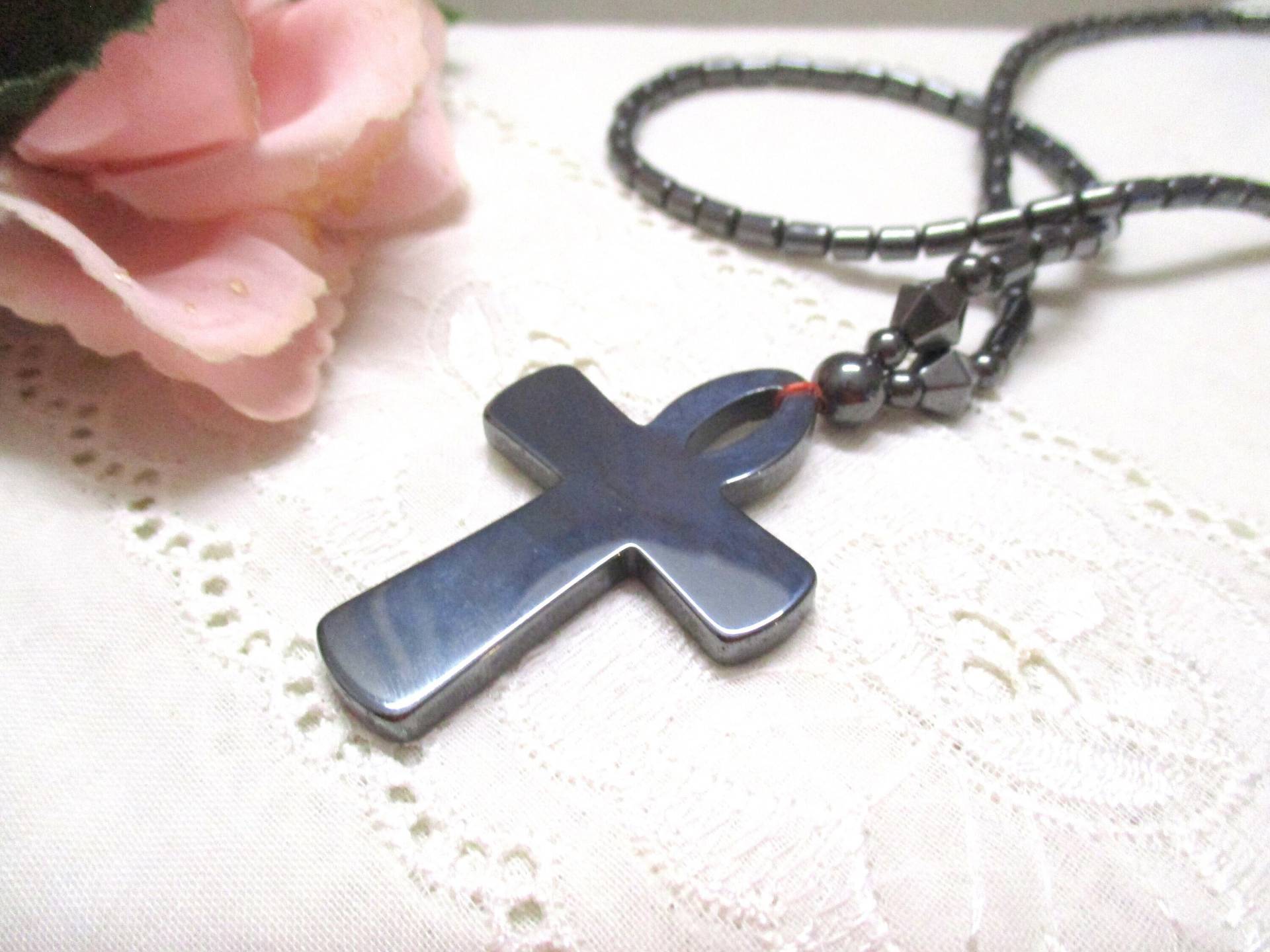 Edle Perlenkette Halskette Faux Hämatit Mit Kreuzanhänger Kreuz Religiös Graue Perlen Edle Perlenkette Halskette Faux Hämatit Mit Kreuzanhänger Kreuz Religiös Graue Perlen von VintageTausendSchoen
