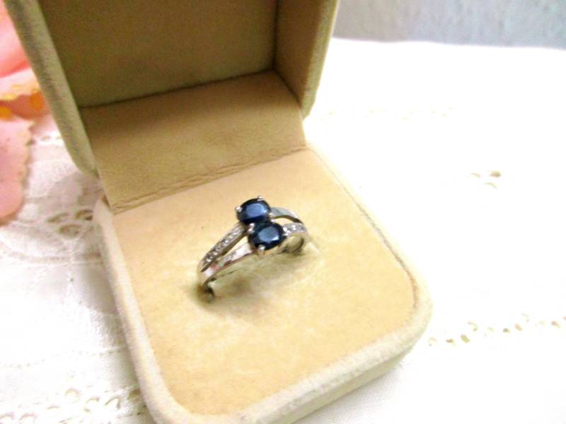 Edler Silberring Besetzt Mit Zwei Dunkelblauen Spinell Und Weißen Zirkonia Vintage 17, 5 Mm 55 Duo 925Er Silber Toi E Moi Silber Elegant von VintageTausendSchoen